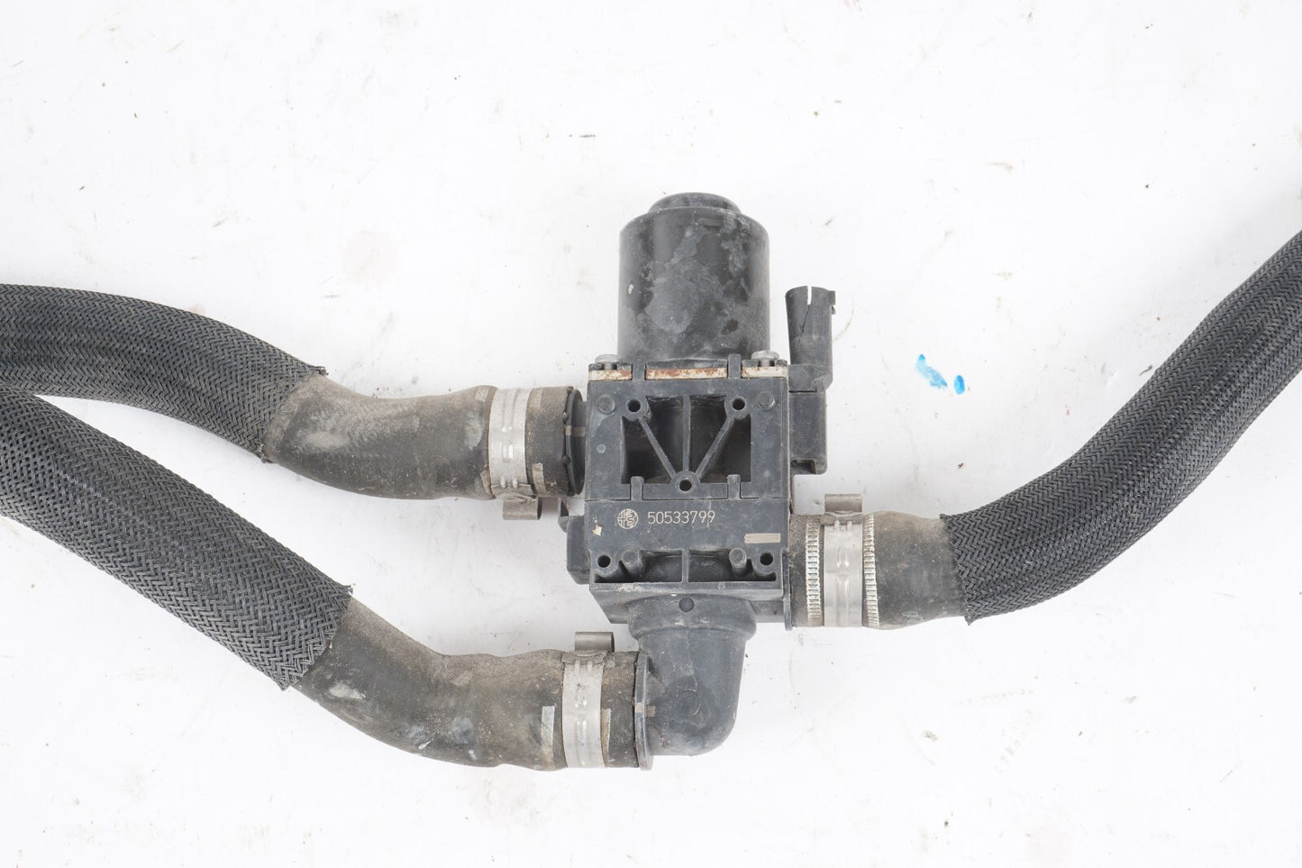 17 - 19 Alfa Romeo Giulia 2.0L ENGINE WATER HEATER VALVE 50533799 OEM