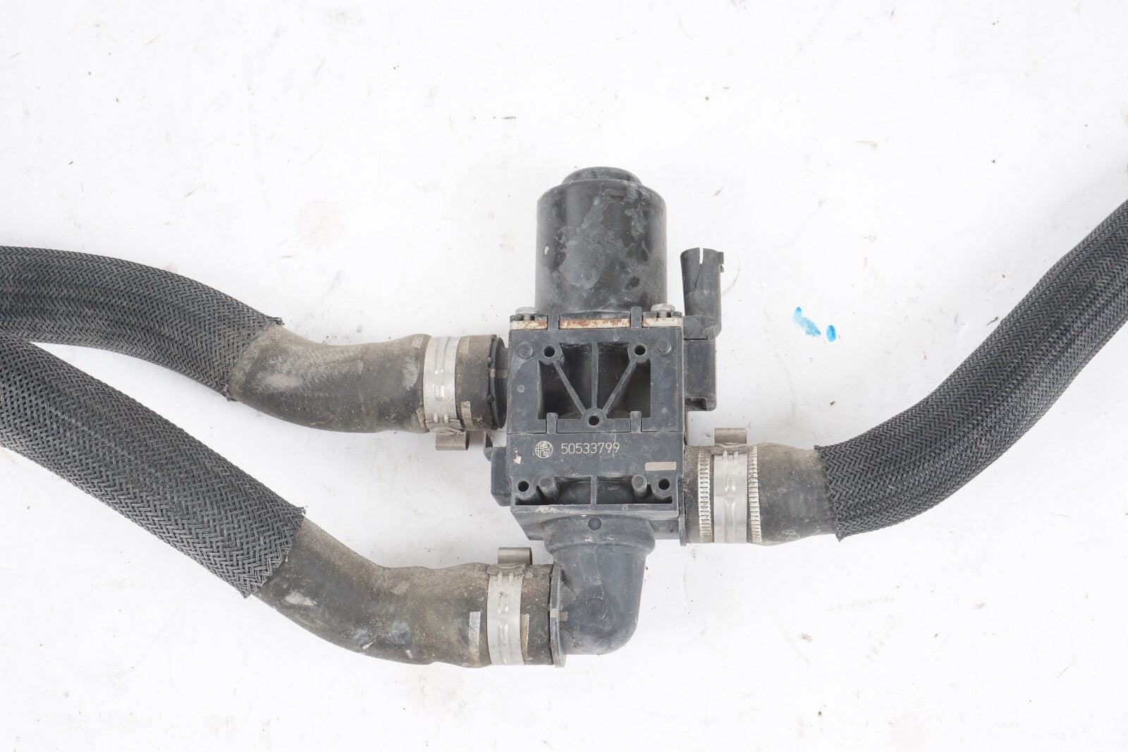 17 - 19 Alfa Romeo Giulia 2.0L ENGINE WATER HEATER VALVE 50533799 OEM