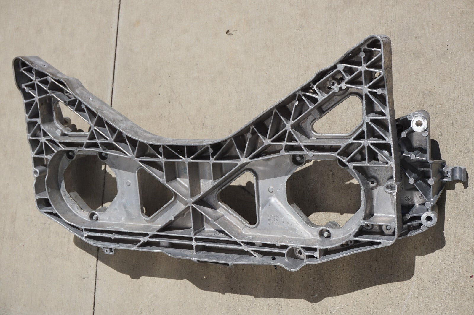 2021 - 2023 Polestar 2 Front Drive Unit Engine Crossmember Subframe 31686305 OEM