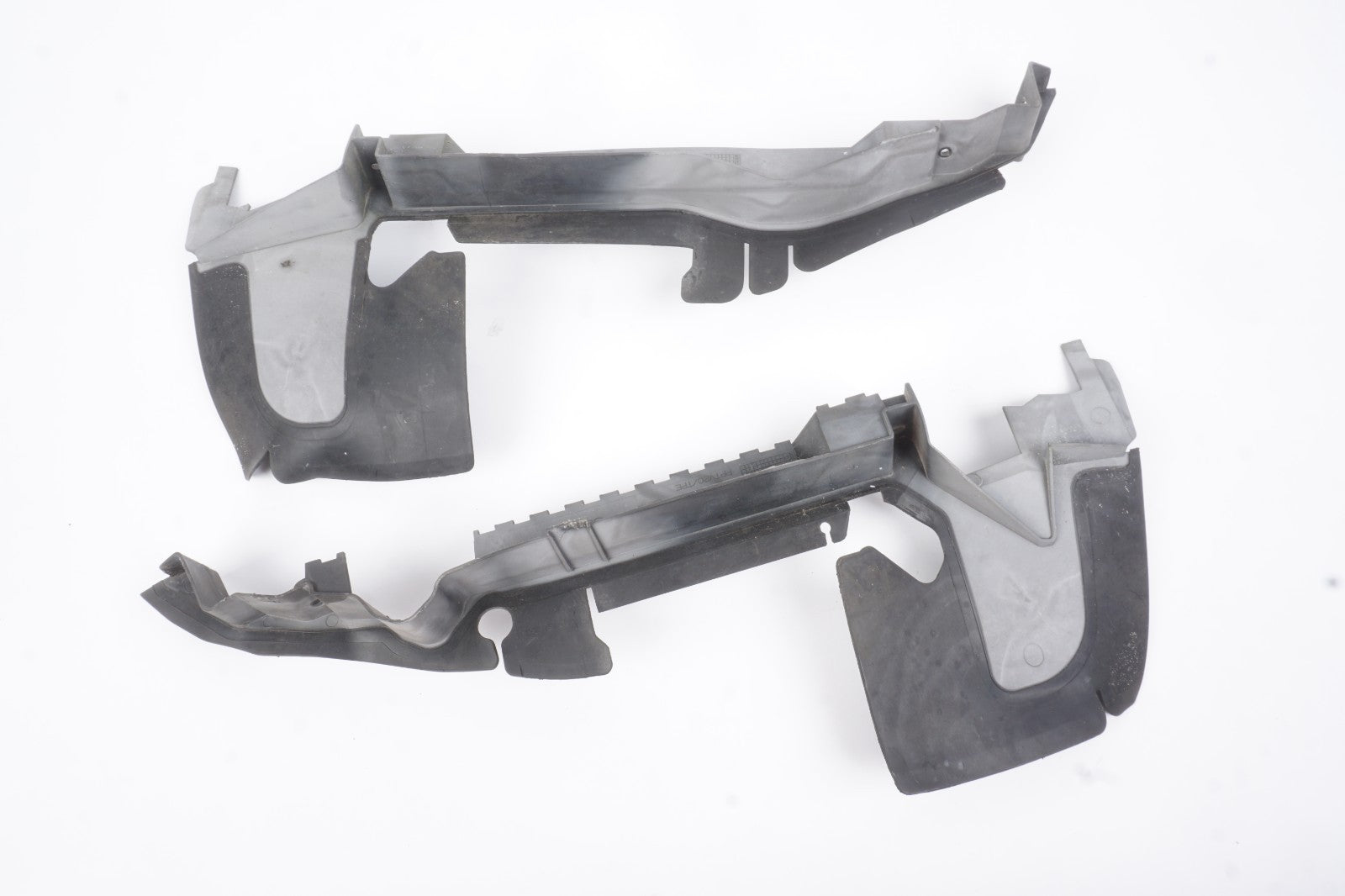 2005-2011 Audi A6 4.2L Radiator Air Duct Guide Channel  Set Of 2 OEM