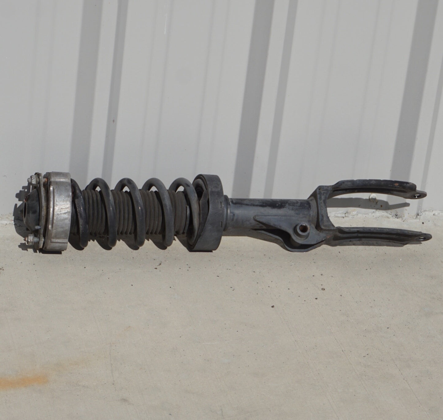 2011-2014 PORSCHE CAYENNE FRONT RIGHT SHOCK STRUT ABSORBER W/ COIL SPRING OEM