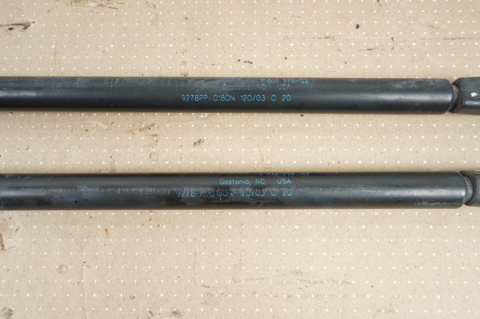 2003-2008 BMW Z4 E85 LEFT & RIGHT HOOD BONNET LID LIFT STRUT SET 7016178  OEM