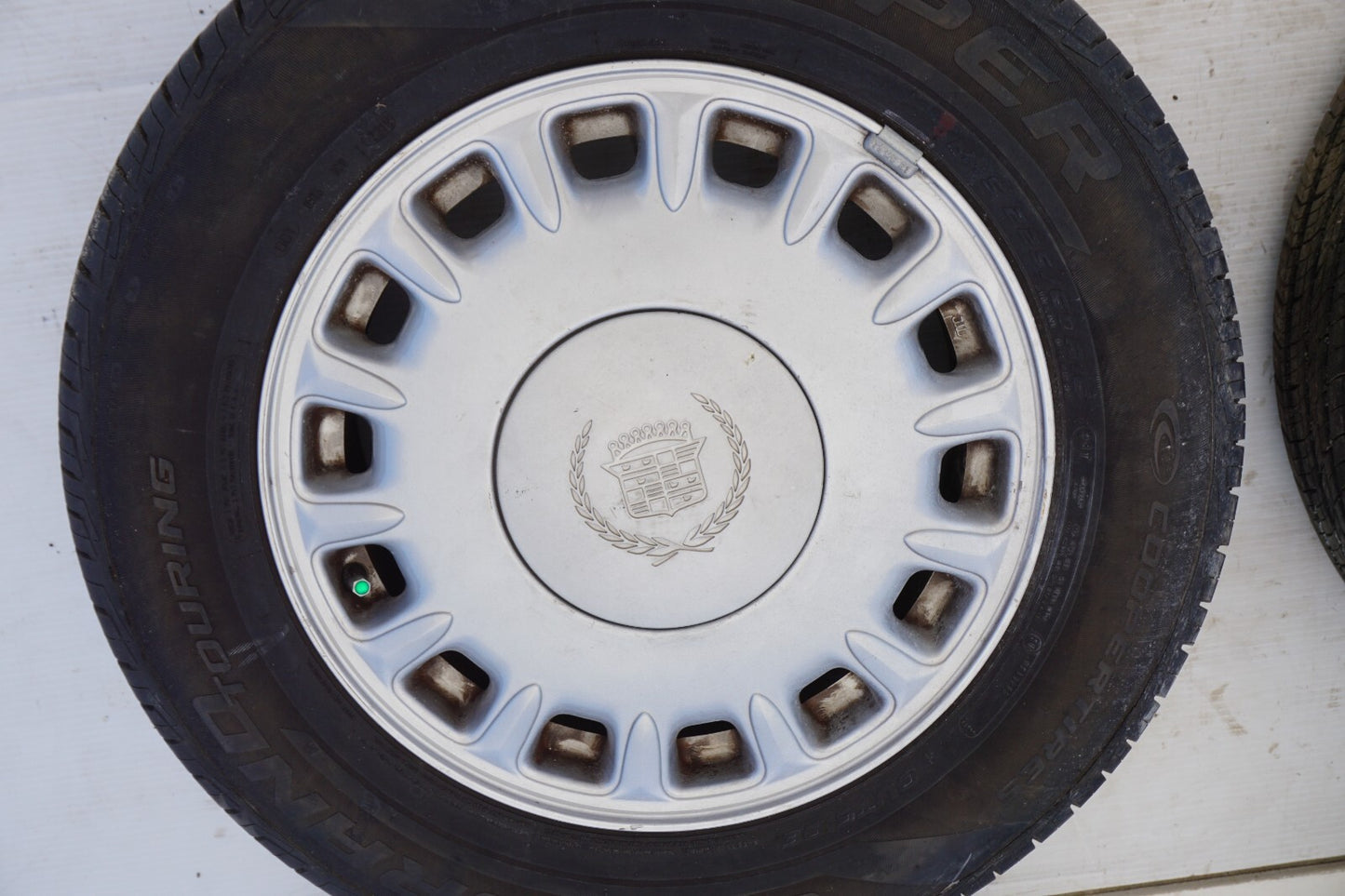 1987 - 1993 Cadillac Allante ALLOY WHEEL RIM & TIRE 225/60R16 OEM