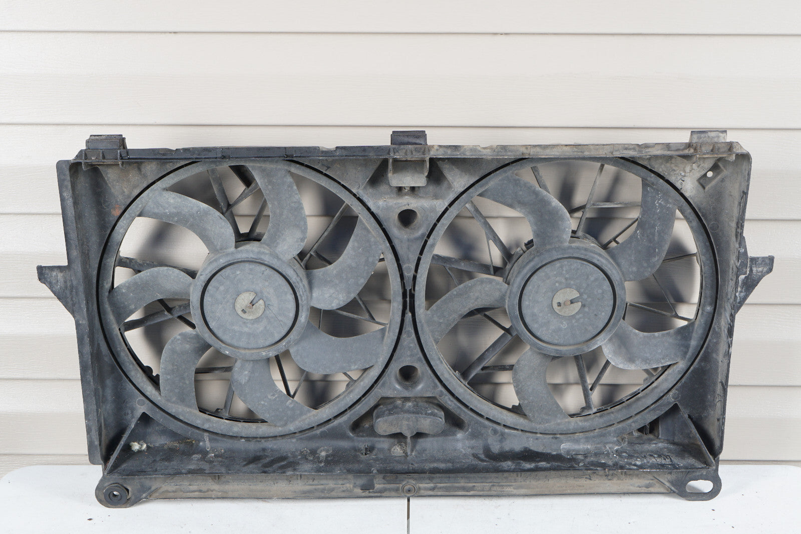 2005 - 2007 CHEVY SILVERADO ENGINE COOLING FAN & SHROUD OEM