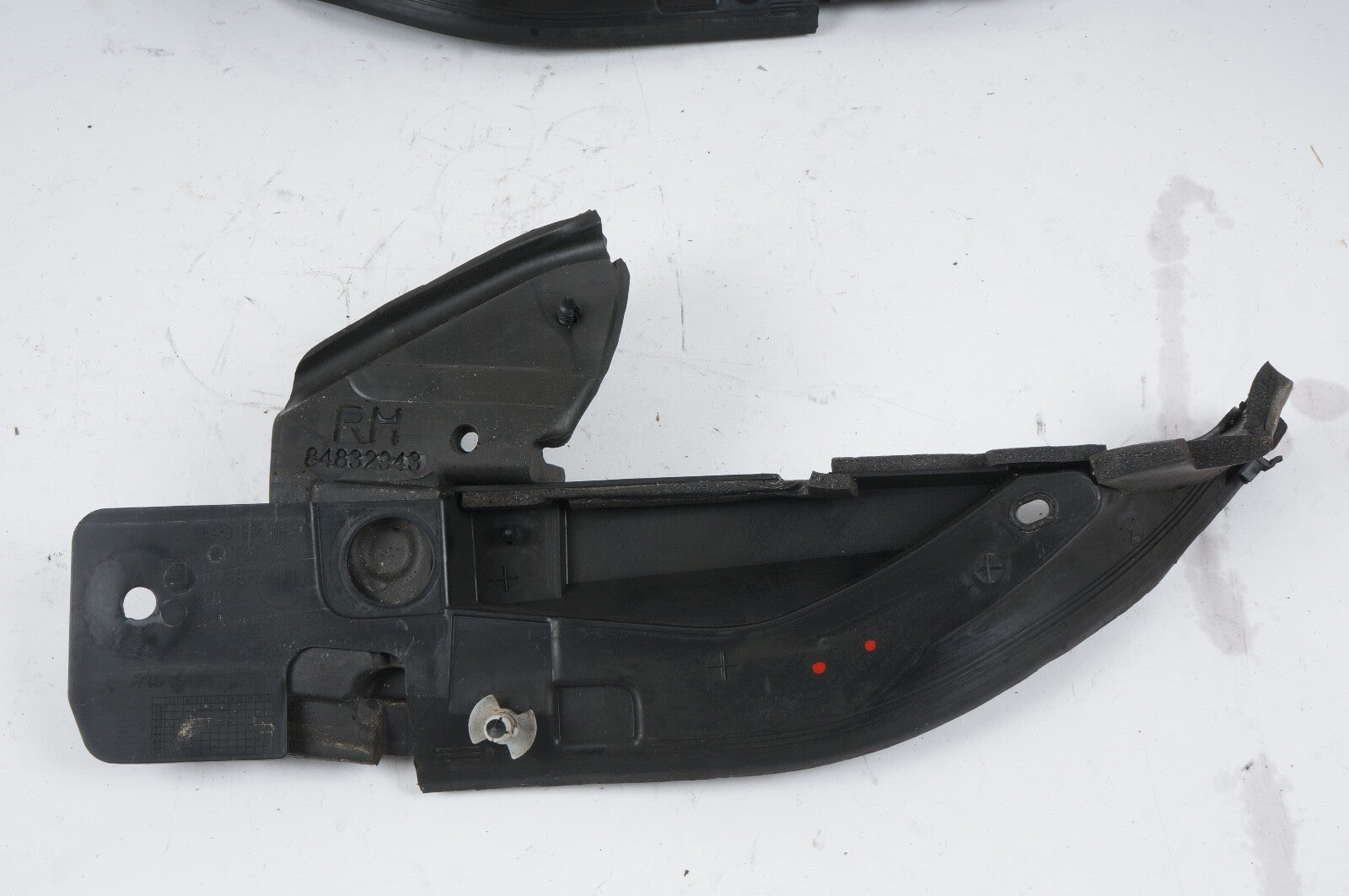2020-2023 CADILLAC CT4 RIGHT LEFT HOOD REARWARD OUTER ABSORBER AIR INLET SEAL