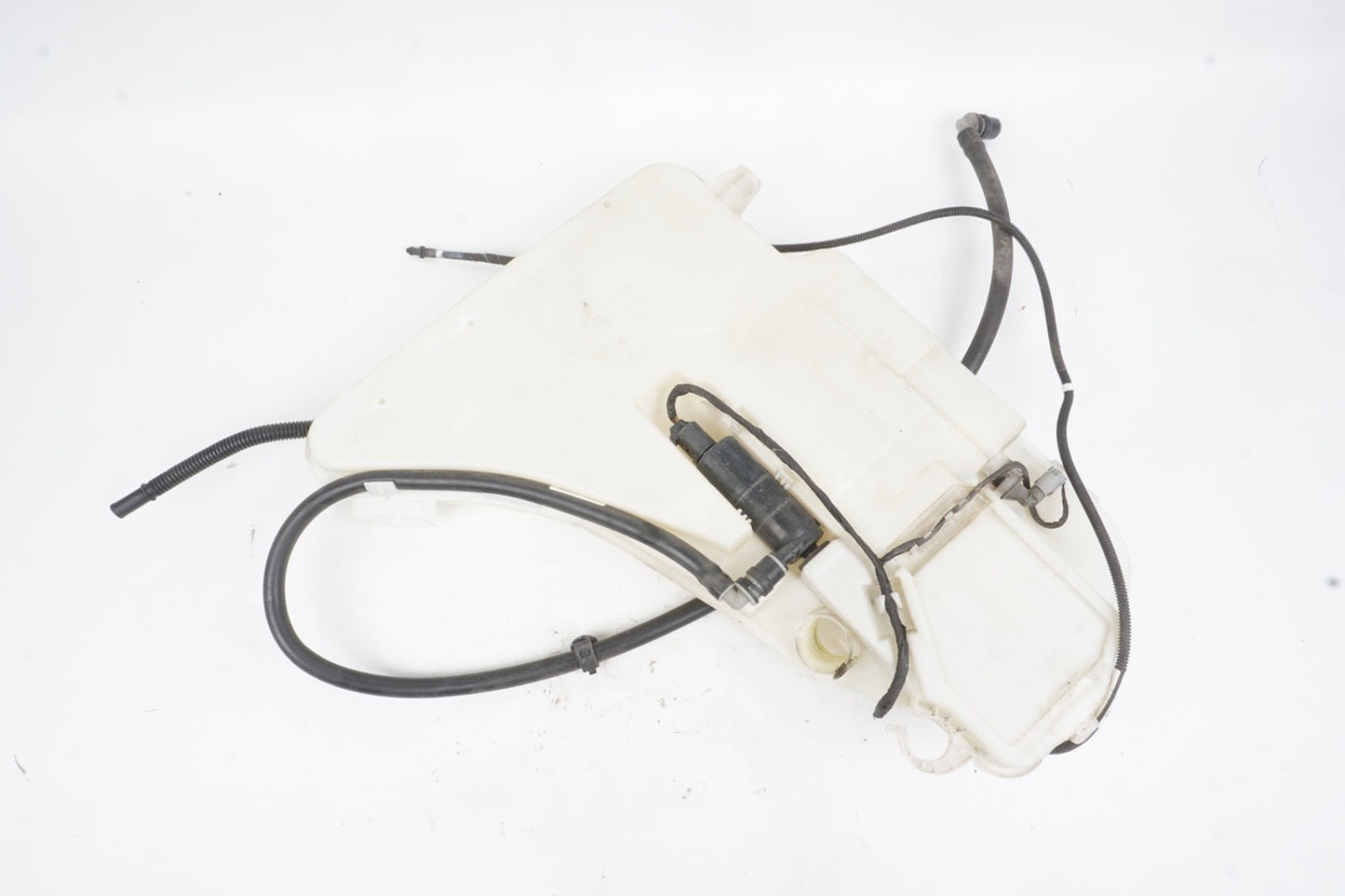 2013 - 2018 BMW M6 650i F12 OEM Windshield Washer Fluid Reservoir 8050439