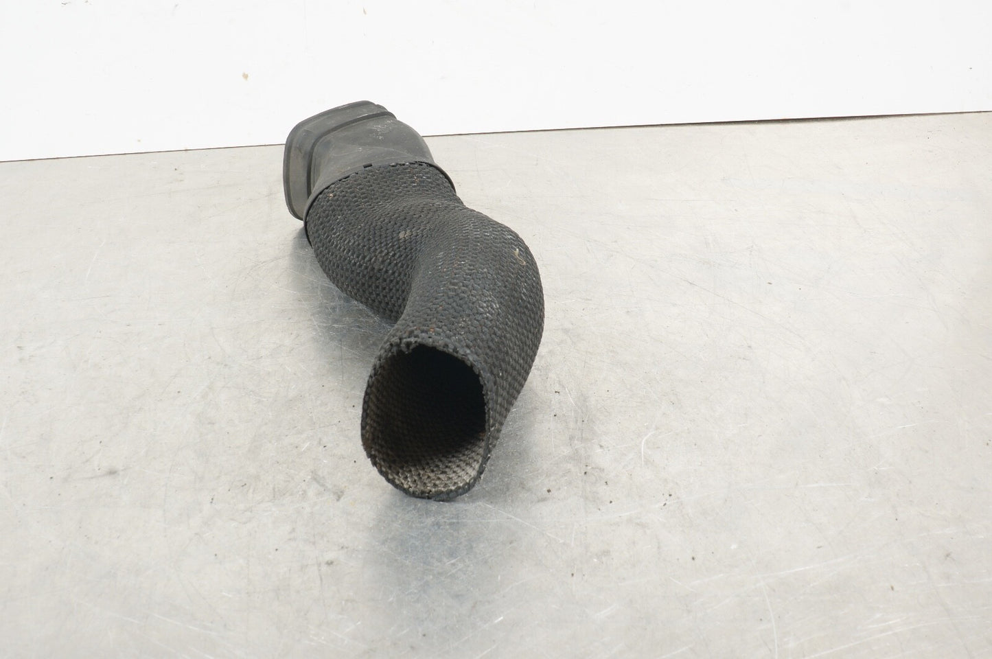 07-2011 mercedes w221 s550 right passenger engine air intake tube duct inlet oem