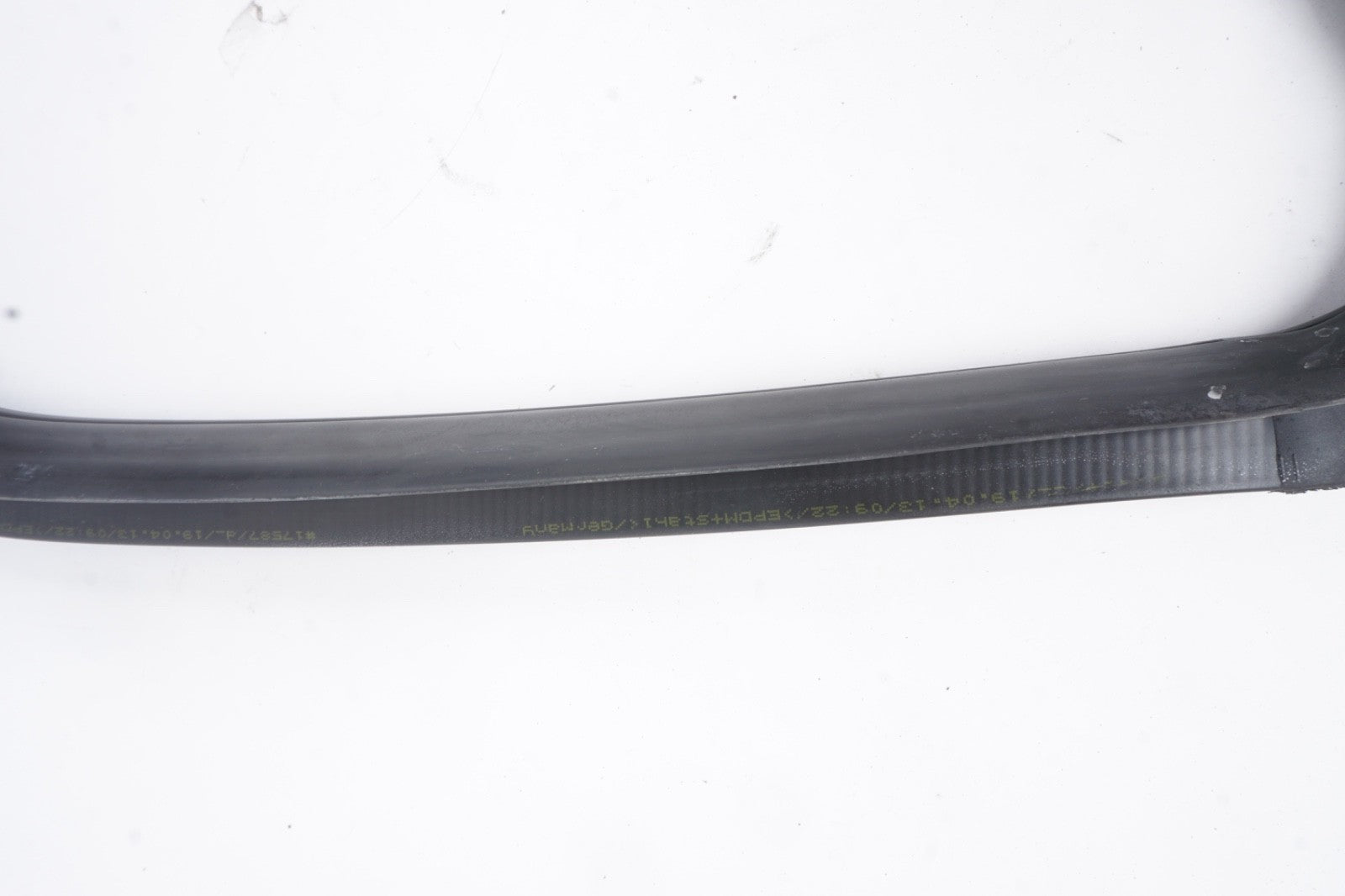 2013 - 2016 Mercedes GL450 X166 Rear Left Quarter Glass Weatherstrip Seal OEM