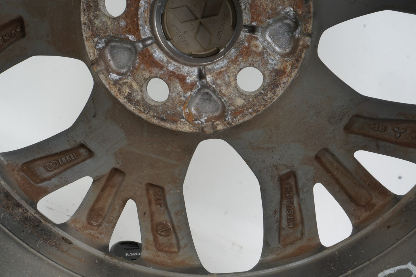 2016 - 2018 MITSUBISHI OUTLANDER ALUMINIUM WHEEL RIM  ALLOY J18X7J OEM