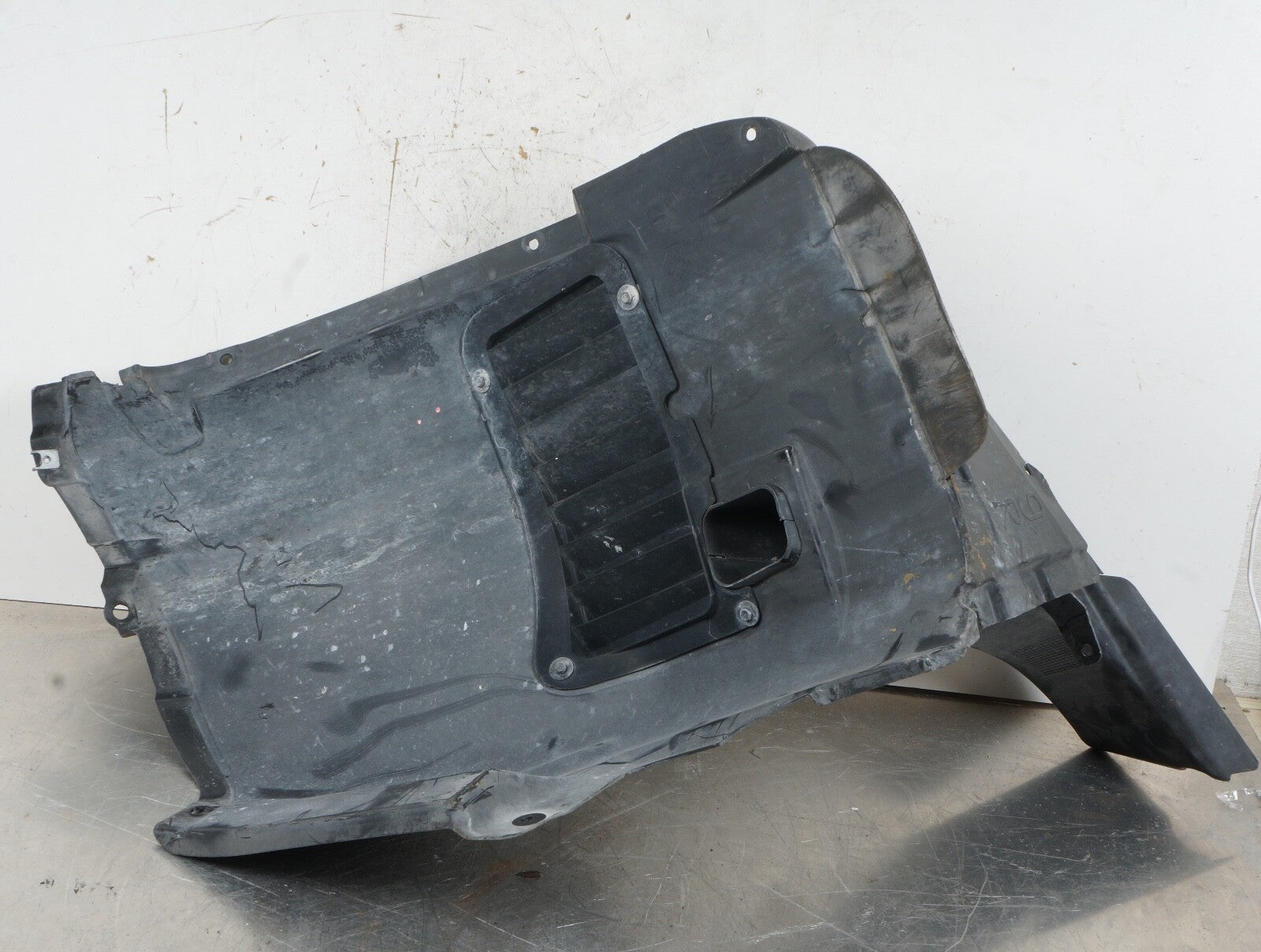 BMW E92 Series Coupe Convertible Front Right Air Duct Brake Vent Splash