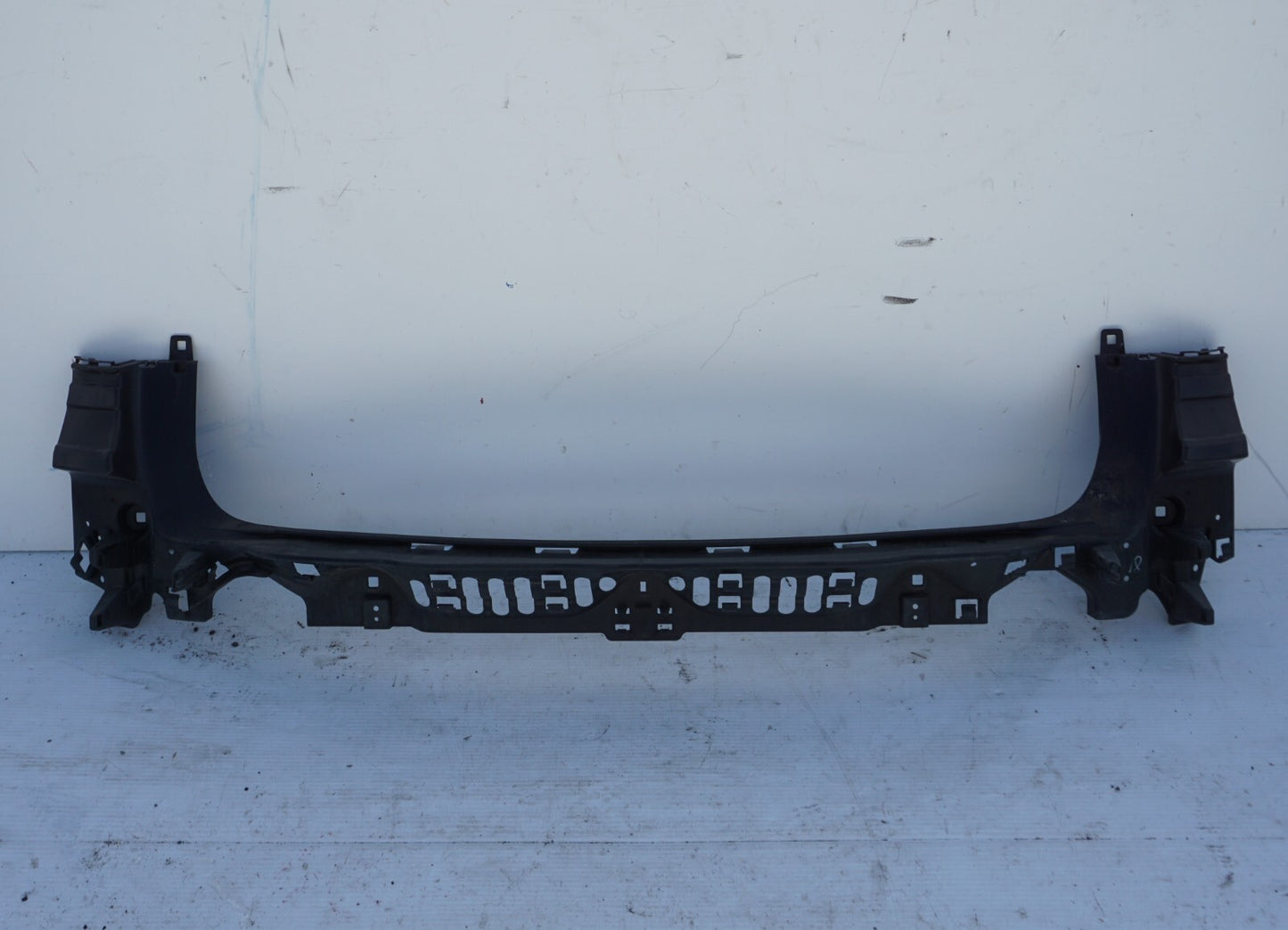 2010 - 2017 BMW 535i 550i GT Rear Bumper Center Guide Mounting Bracket F07