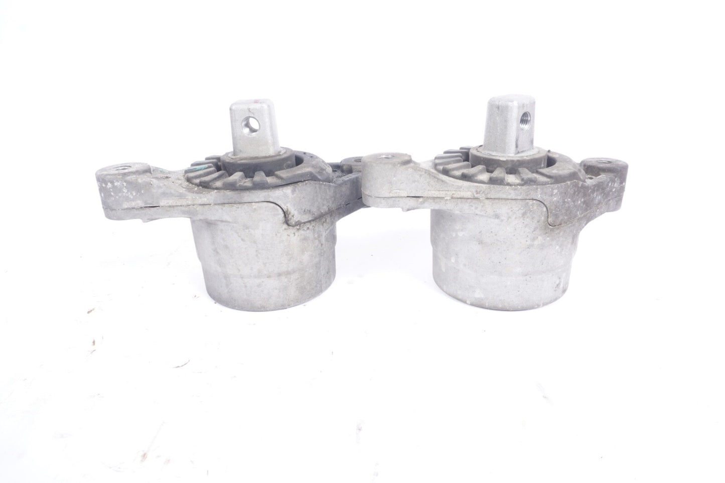 2014-2020 MASERATI GHIBLI S 3.0L V6 LEFT RIGHT FRONT ENGINE MOUNT BRACKET OEM