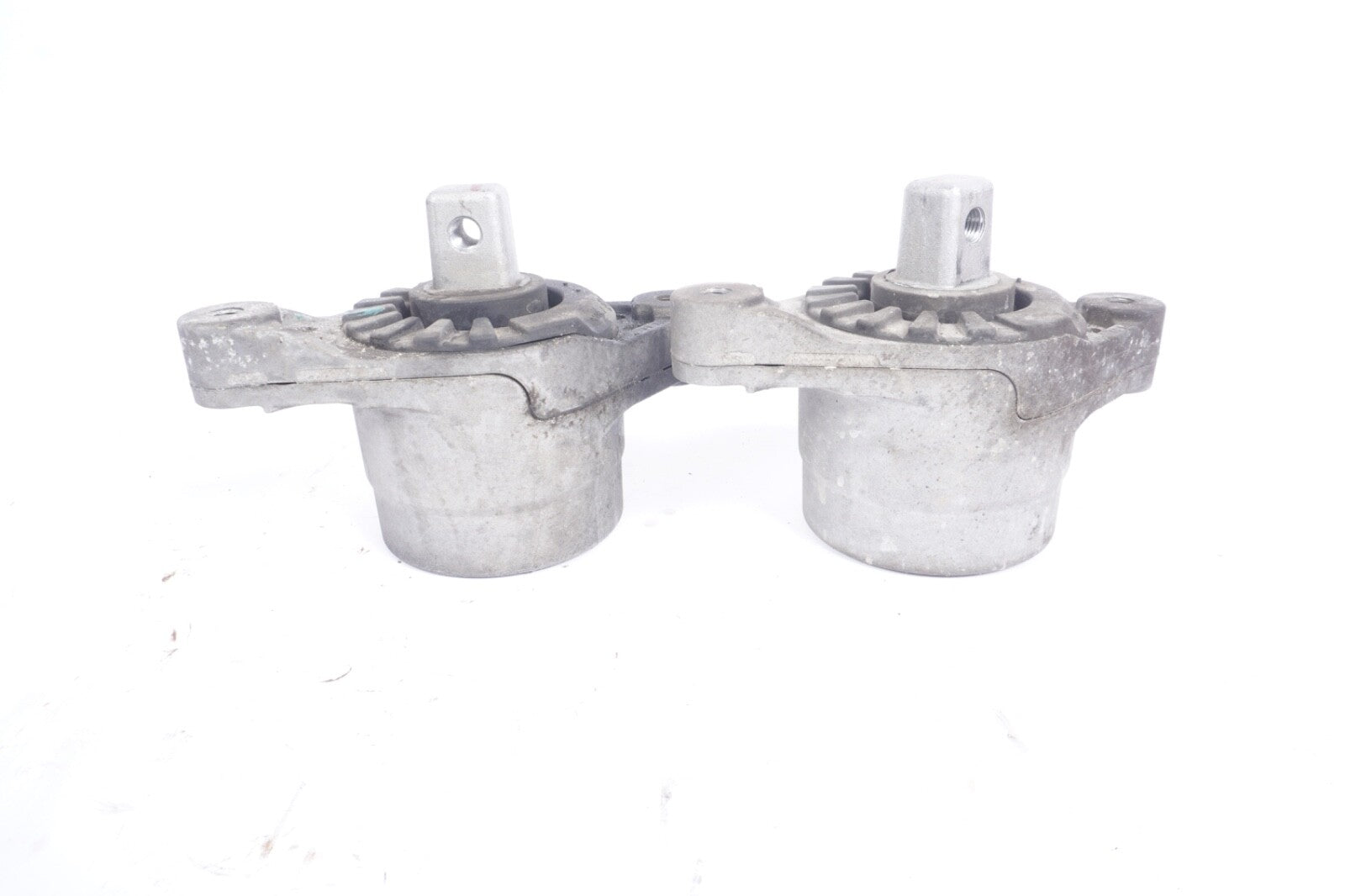 2014-2020 MASERATI GHIBLI S 3.0L V6 LEFT RIGHT FRONT ENGINE MOUNT BRACKET OEM