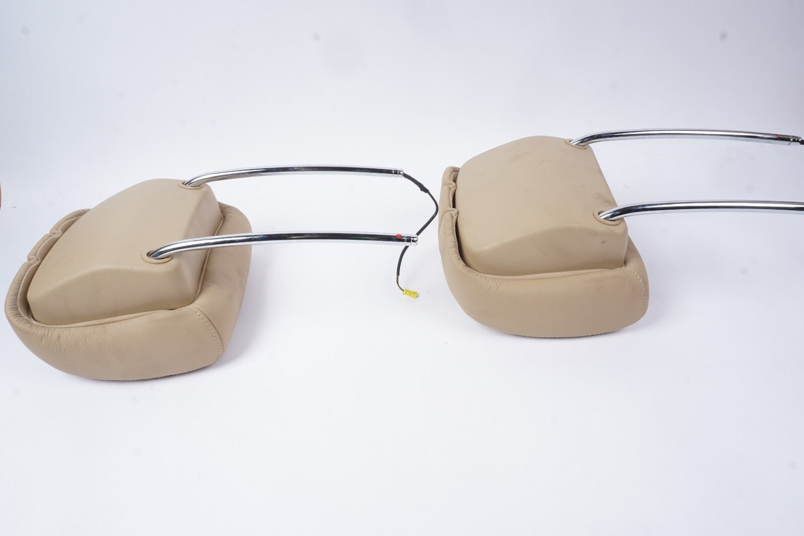 10-13 Mercedes W221 S550 S400 Front Seat Headrest Left & Right OEM