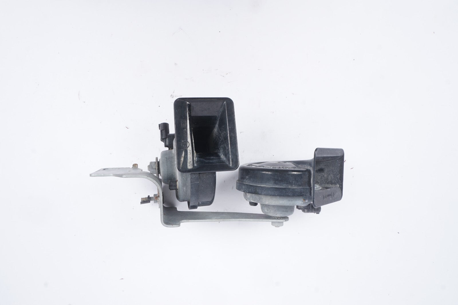2004 - 2010  BMW 650i E63 E64 Horn Signal High & Low OEM