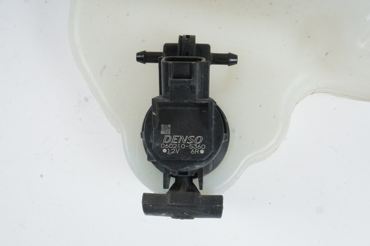 2014 - 2017 HONDA ODYSSEY WINDSHIELD WASHER FLUID RESERVOIR OEM