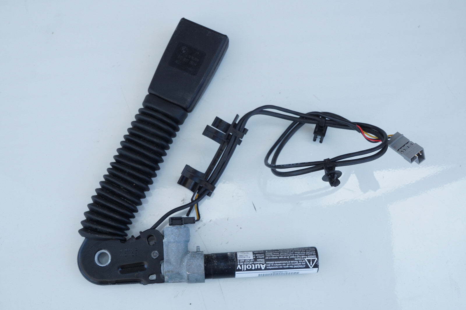 2007-2012 MINI COOPER R55 FRONT RIGHT PASSENGER SIDE SEAT BELT BUCKLE OEM