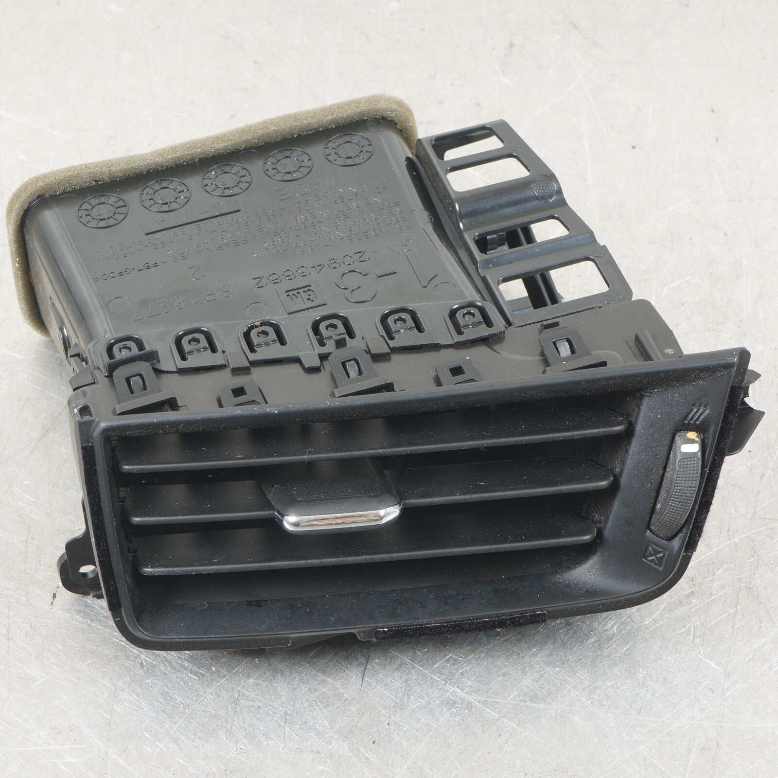 2014-2018 CHEVROLET SILVERADO GMC SIERRA RIGHT DASH AIR VENT 20943682 OEM 