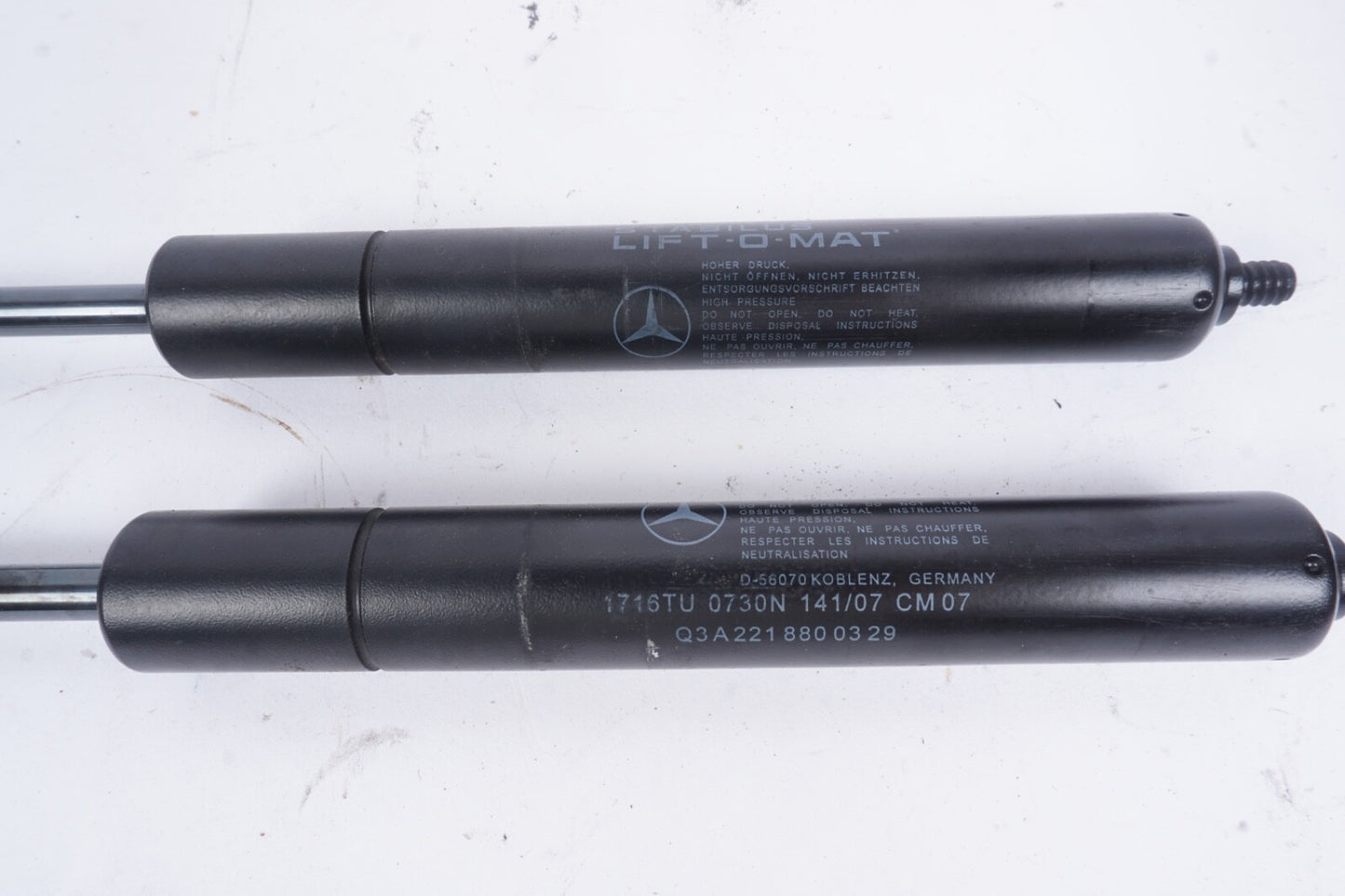 07-13 Mercedes W221 CL550 S550 CL600 AMG Front Hood Strut Set 2218800329 OEM