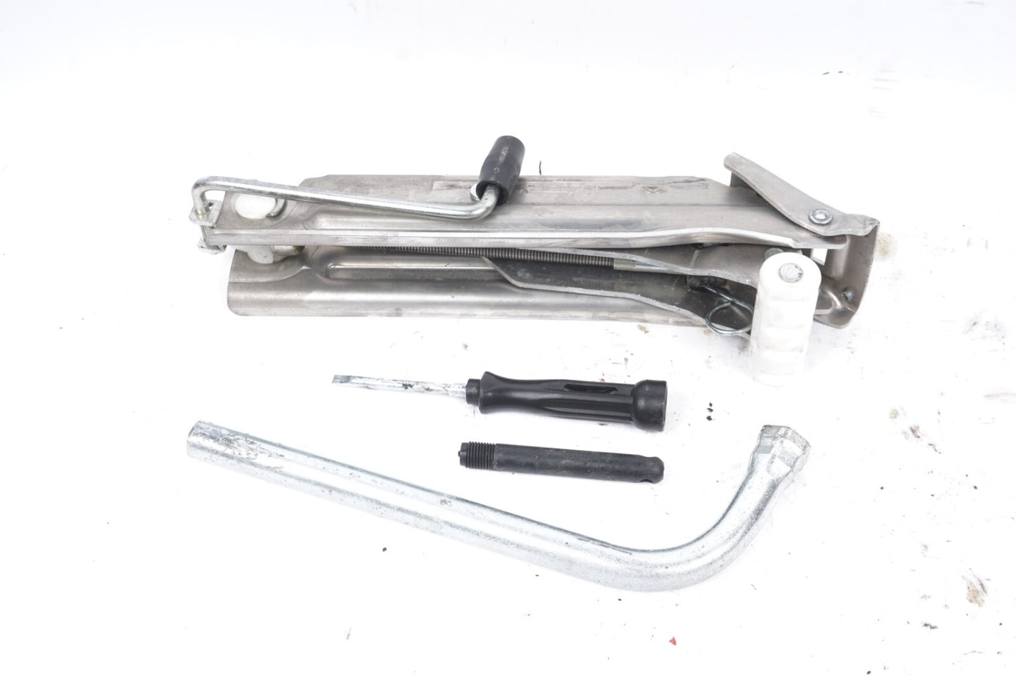 2005-2011 AUDI A6 QUATTRO JACK W Housing 4F0011215B OEM