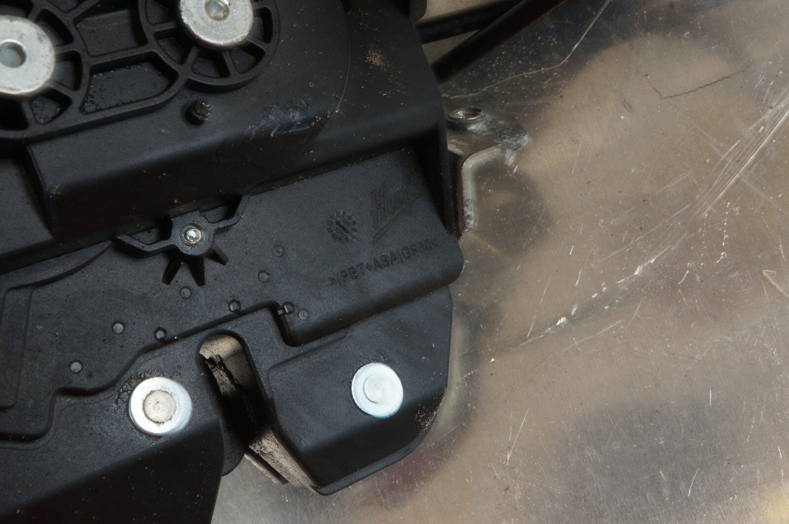 2007 - 2013 MERCEDES W216 W221 S550 CL550 TRUNK LOCK LATCH ACTUATOR OEM