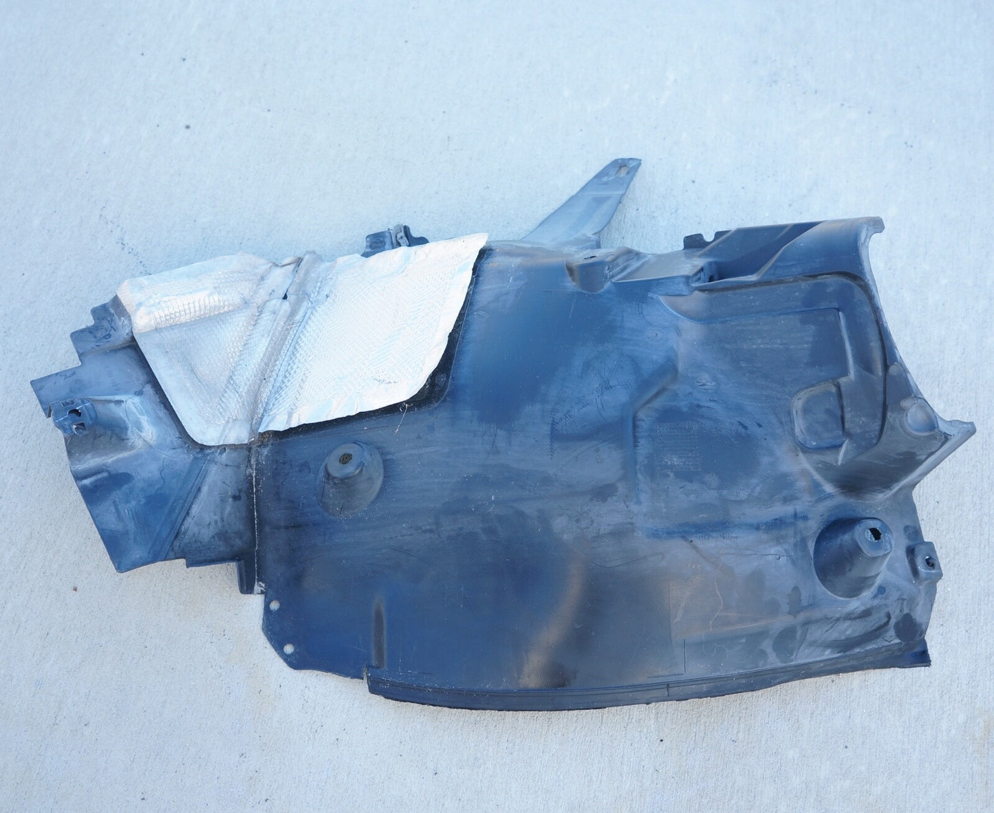 12-14 MERCEDES-BENZ C250 C300 Front Right Fender Liner Splash Guard REAR PART