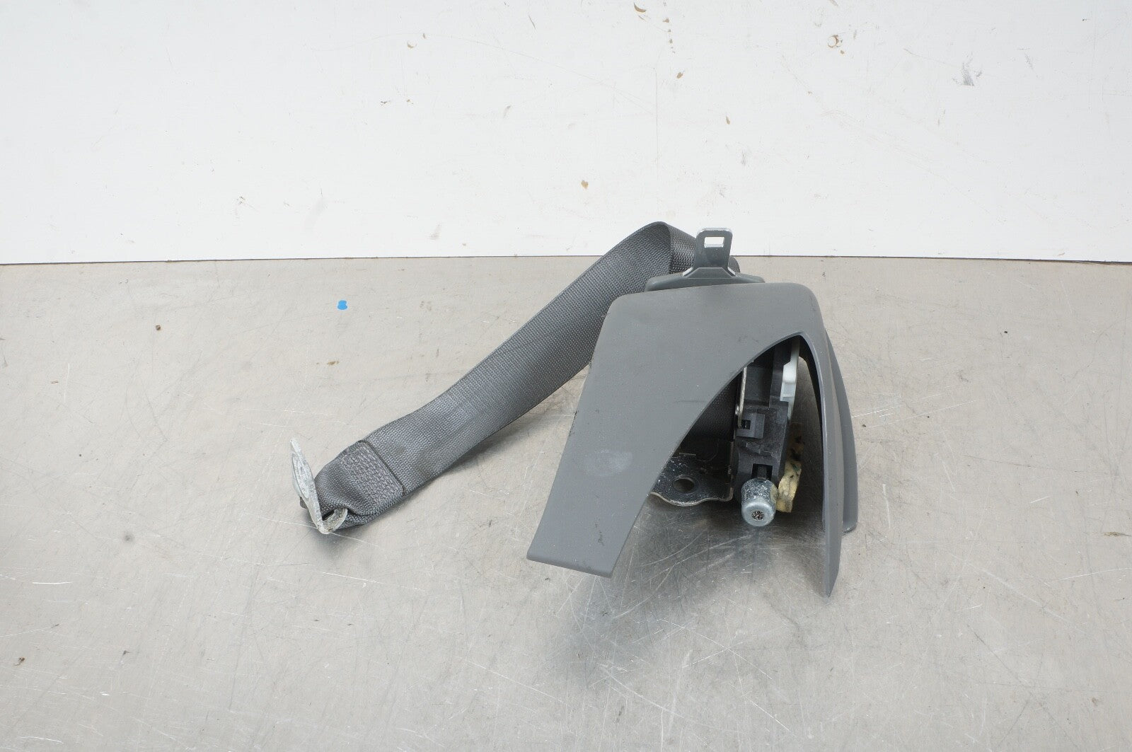 07-14 Mercedes W216 CL550 CL63 AMG Rear Right Passenger Seat Belt Gray OEM