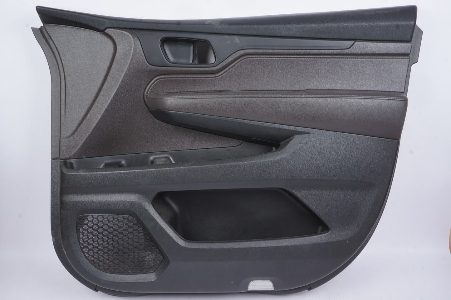18 - 23 Honda Odyssey Front Right Passenger Door Panel Trim OEM