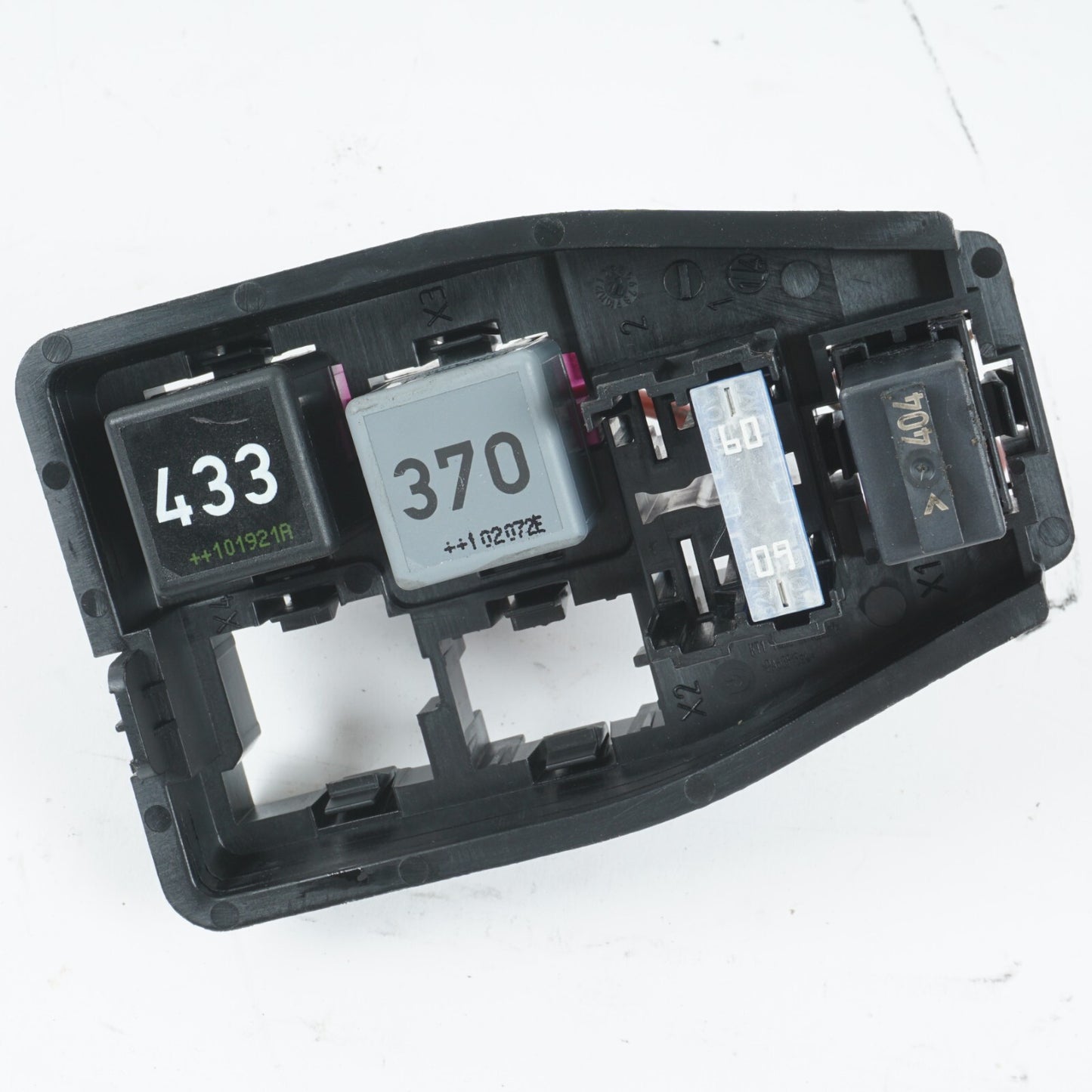 10 - 16 PORSCHE PANAMERA FUSE RELAY BOX  OEM