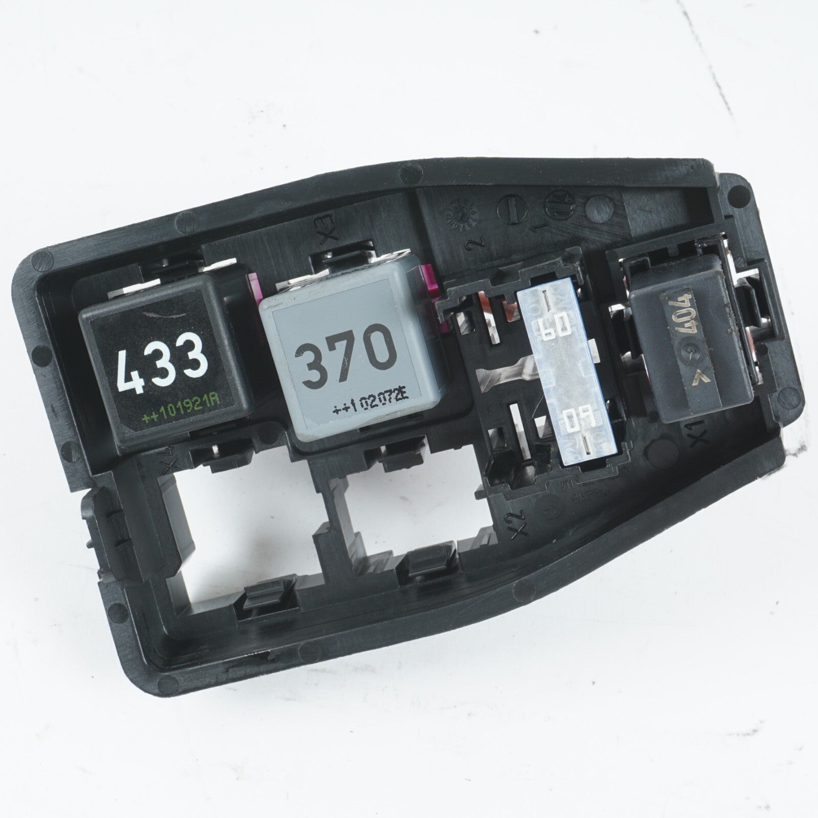 10 - 16 PORSCHE PANAMERA FUSE RELAY BOX  OEM