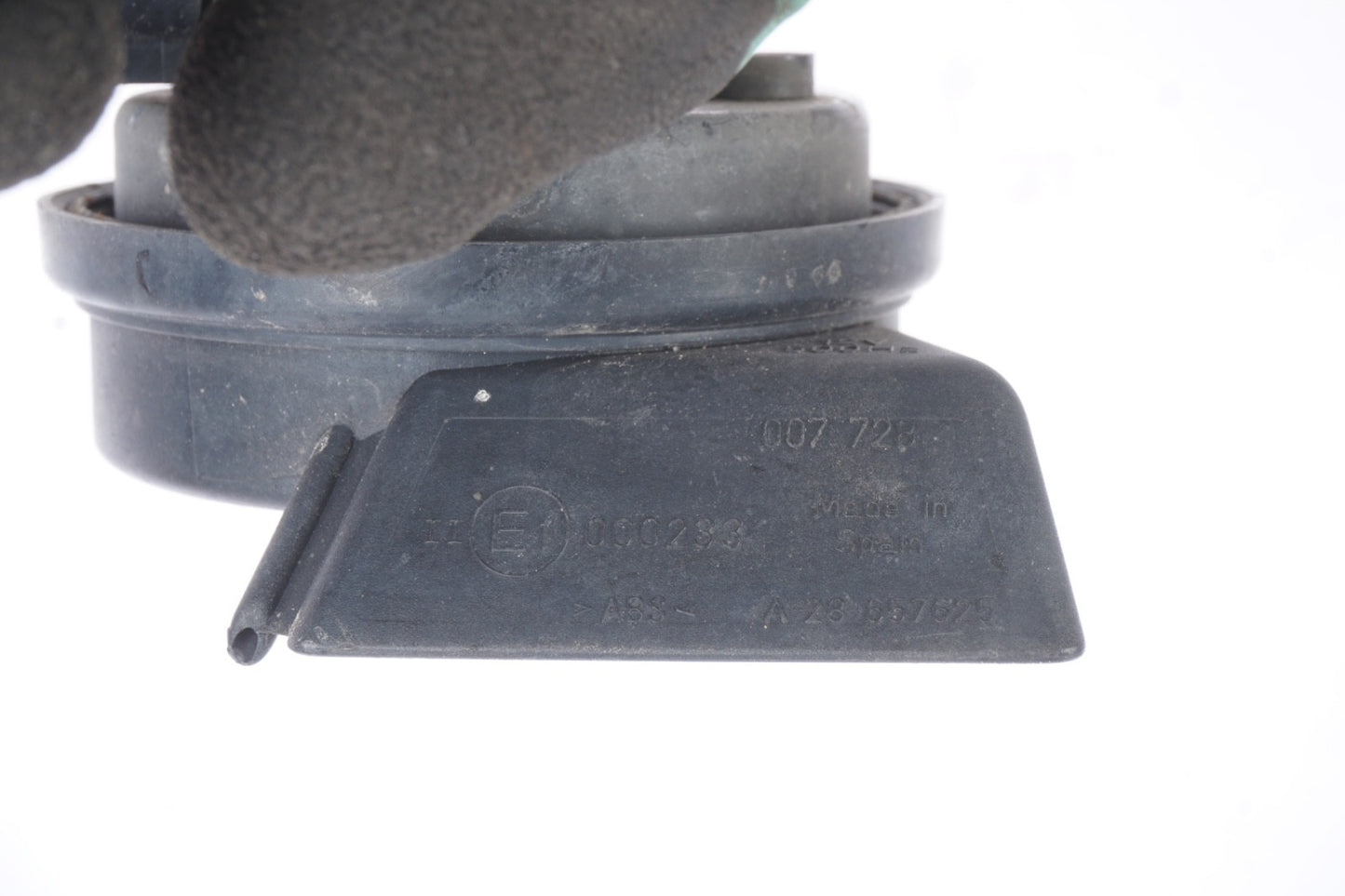 2004–2008 Audi  A8 High & Low Tone Horn Set OEM 8E0951221A 8E0951223A