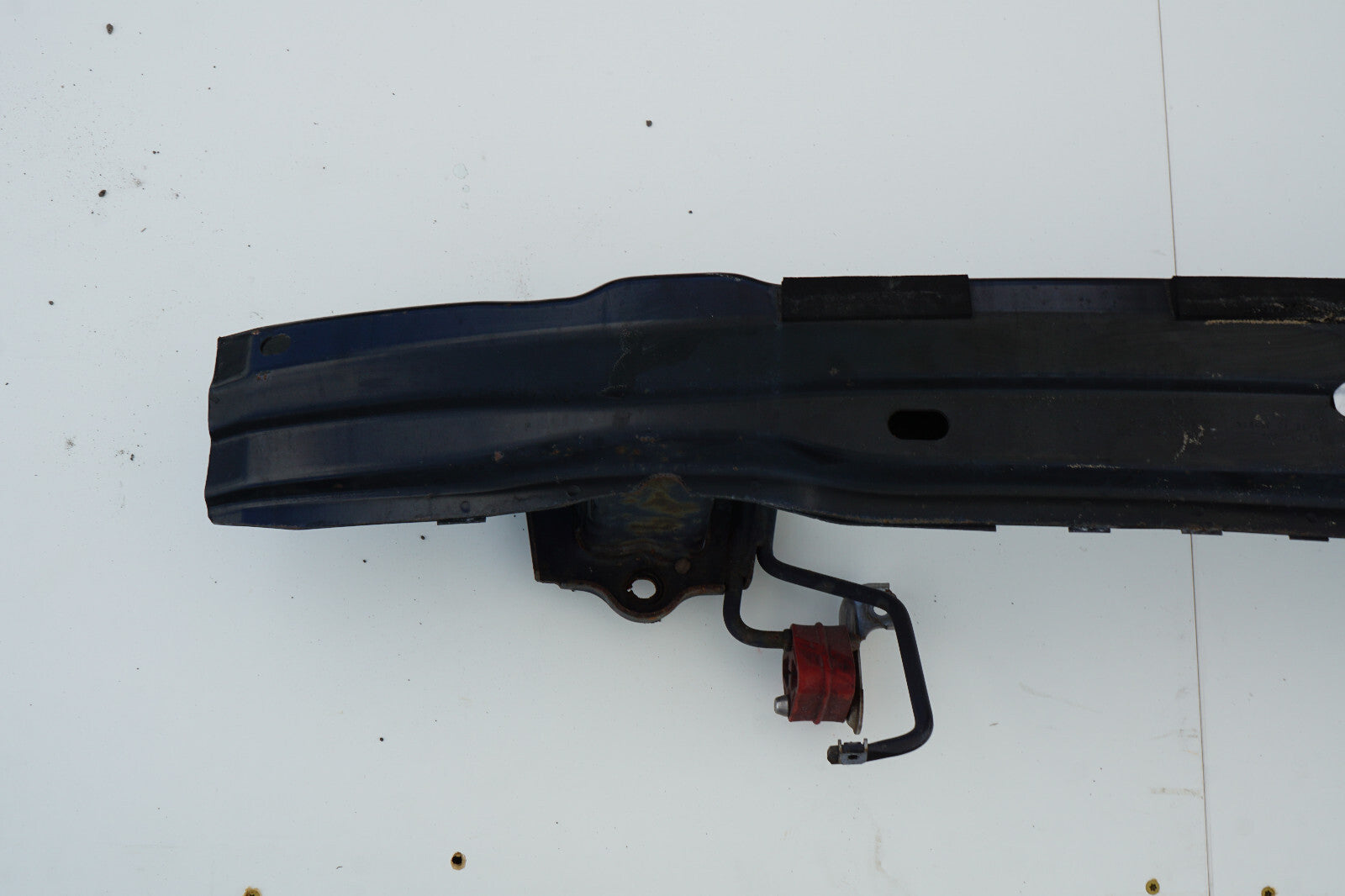 2009 - 2013 BMW 335i 328i E93 E92 REAR BUMPER REINFORCEMENT 7147604 OEM