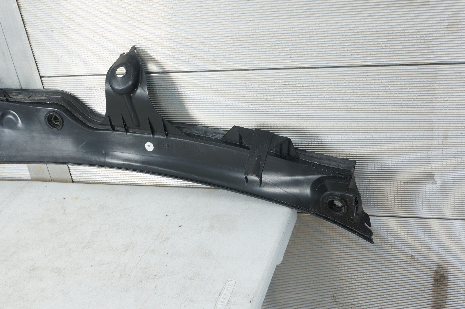 2007 - 2013 MERCEDES S550 W221 WINDSHIELD COWL PANEL WATER DRIP COVER OEM