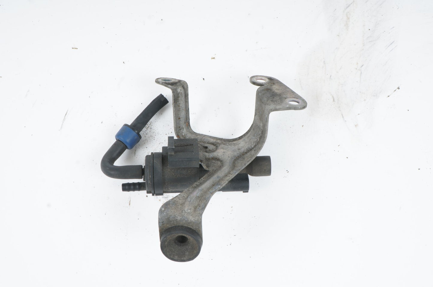 07-11 Mercedes S550 CL550 EGR Change Vacuum Solenoid Valve  OEM
