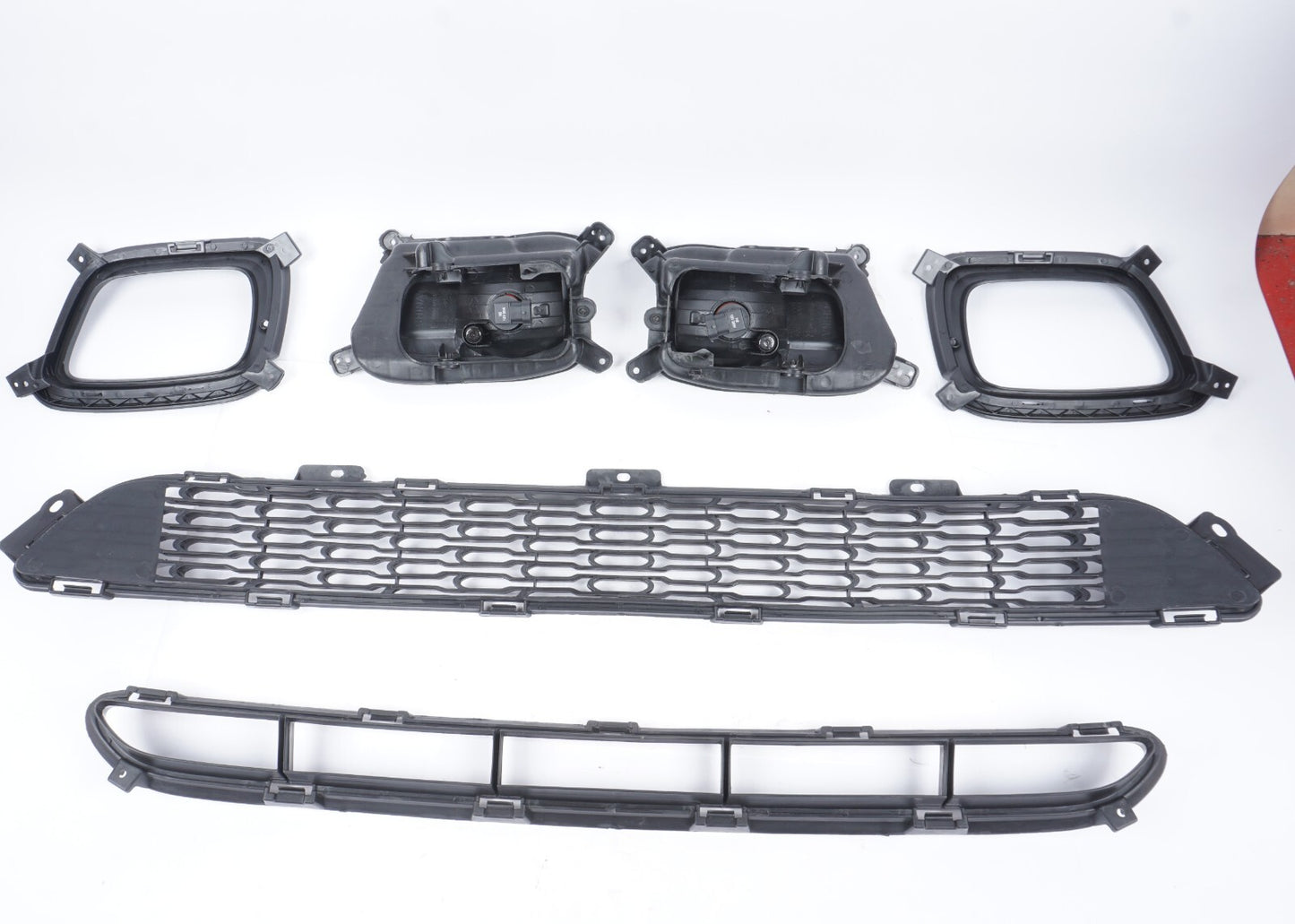 2014 - 2015 Kia Sorento Front Bumper Grille & Fog Lights