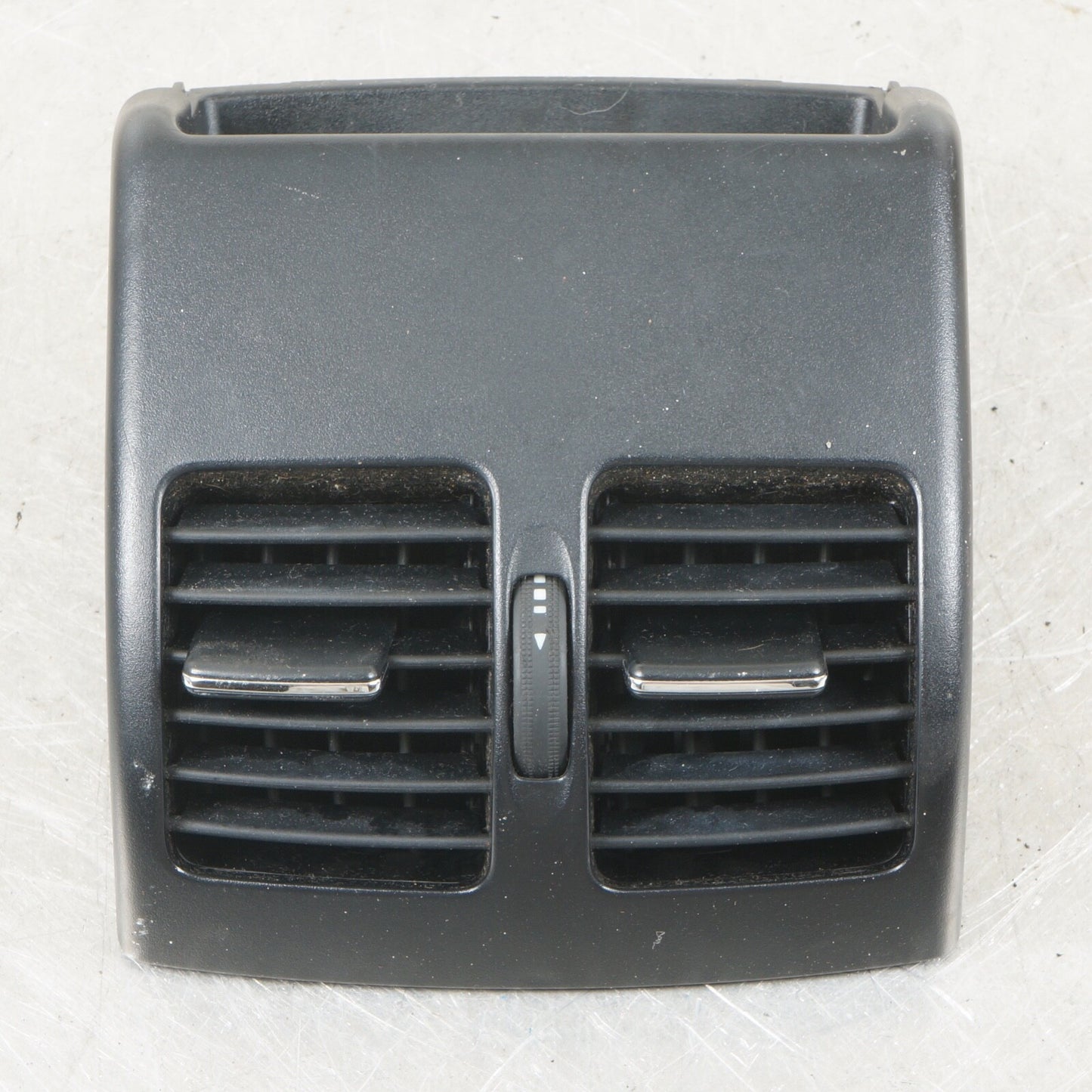 2012-2015 MERCEDES BENZ C CLASS W204 CENTER CONSOLE AIR VENT GRILLE A2048300954