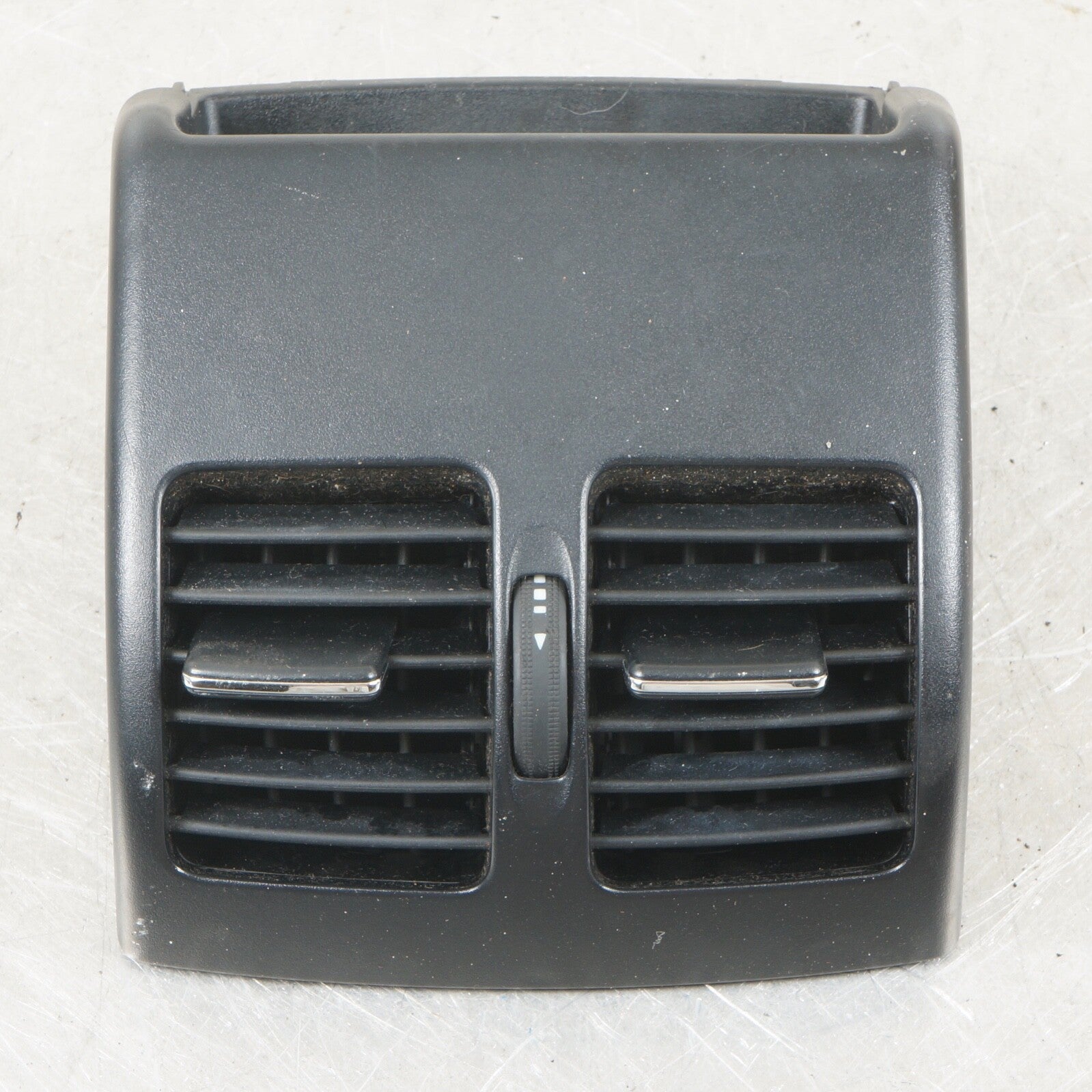 2012-2015 MERCEDES BENZ C CLASS W204 CENTER CONSOLE AIR VENT GRILLE A2048300954