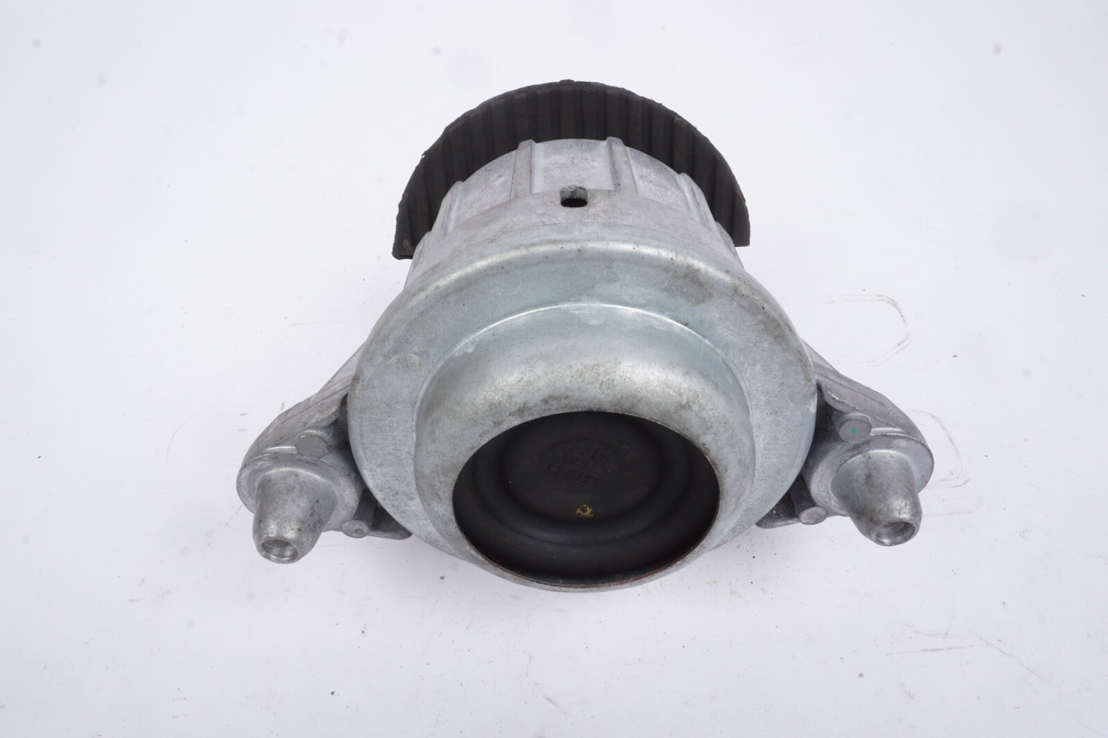 11-14 Mercedes E350 W207 Engine Motor Mount Bracket Right Side A2042405417 OEM