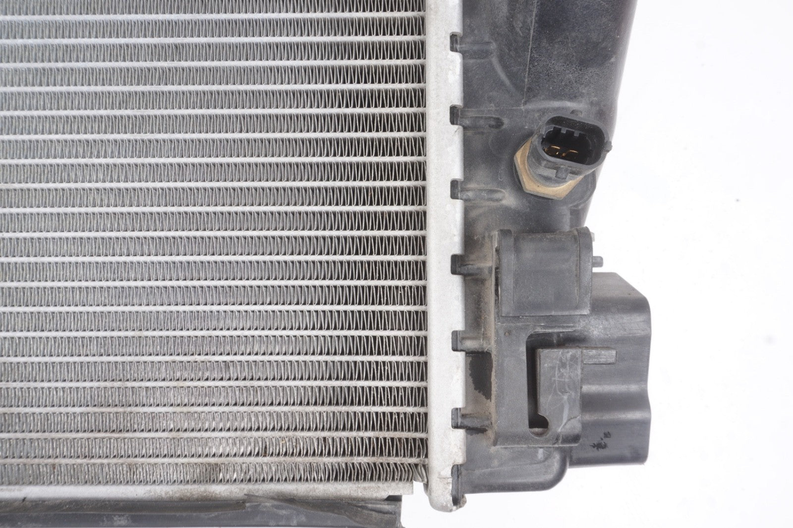2014 - 2017 Maserati Ghibli 3.0L Engine Coolant Cooling Radiator OEM