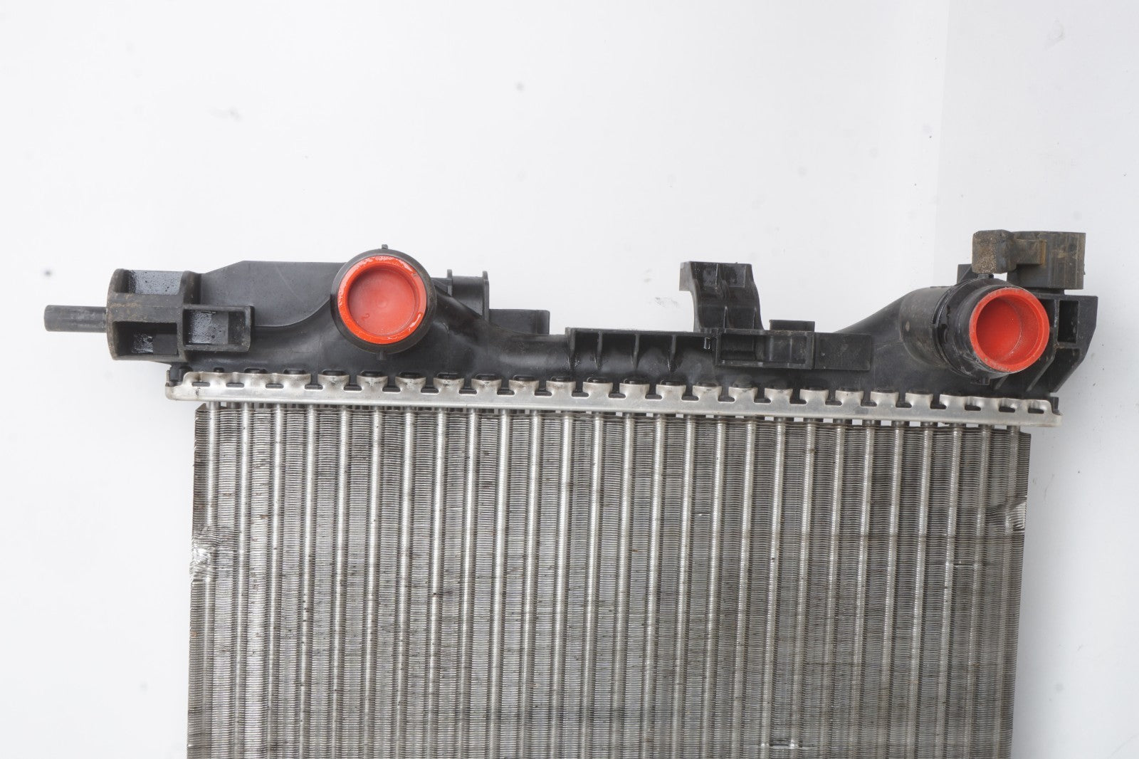 2018 - 2021 Jeep Renegade 2.4l Engine Cooling Radiator OEM