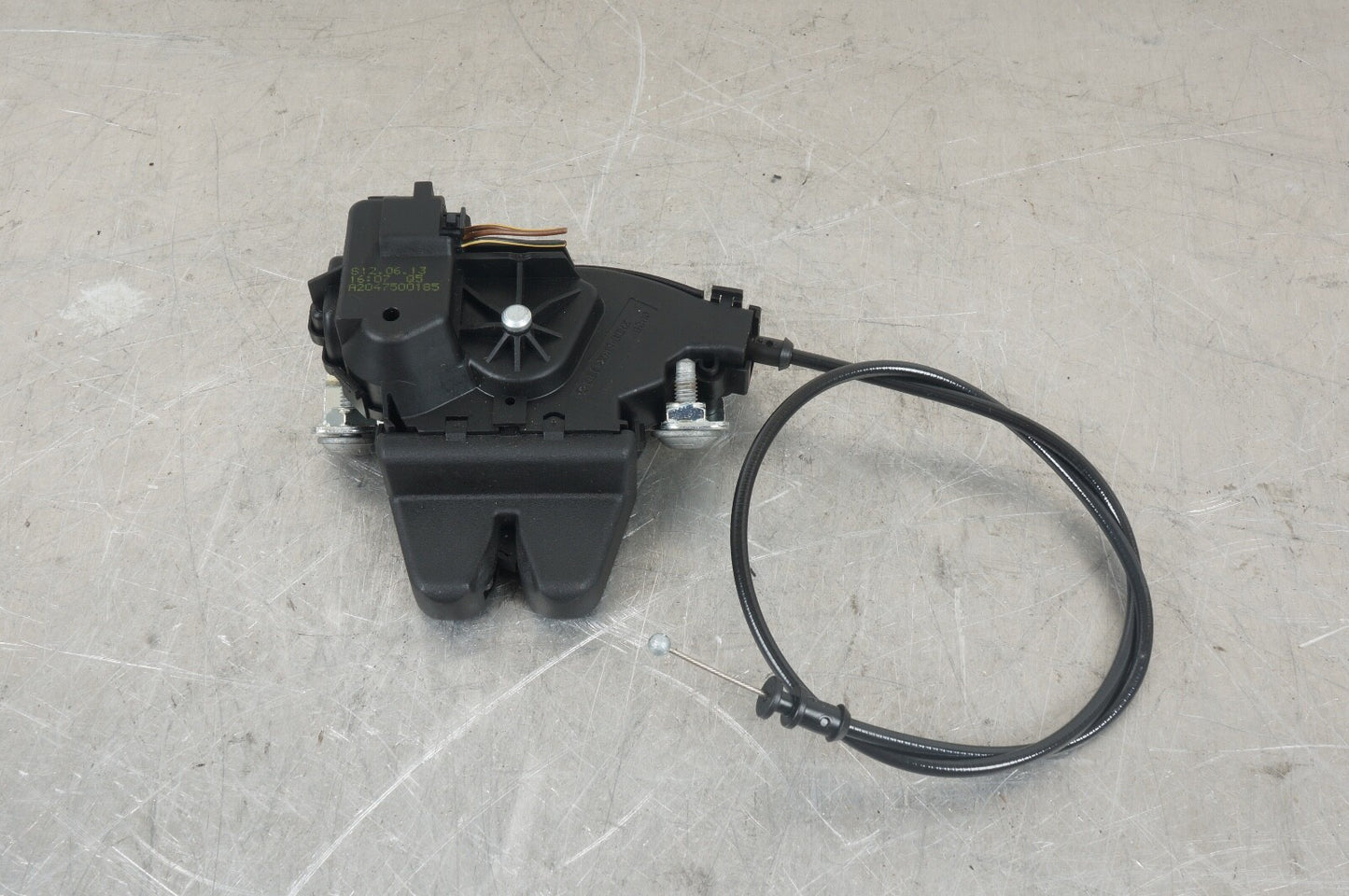 08-17 Mercedes W204 C350 C300 Trunk Lid Latch Lock Actuator 2047500185 OEM