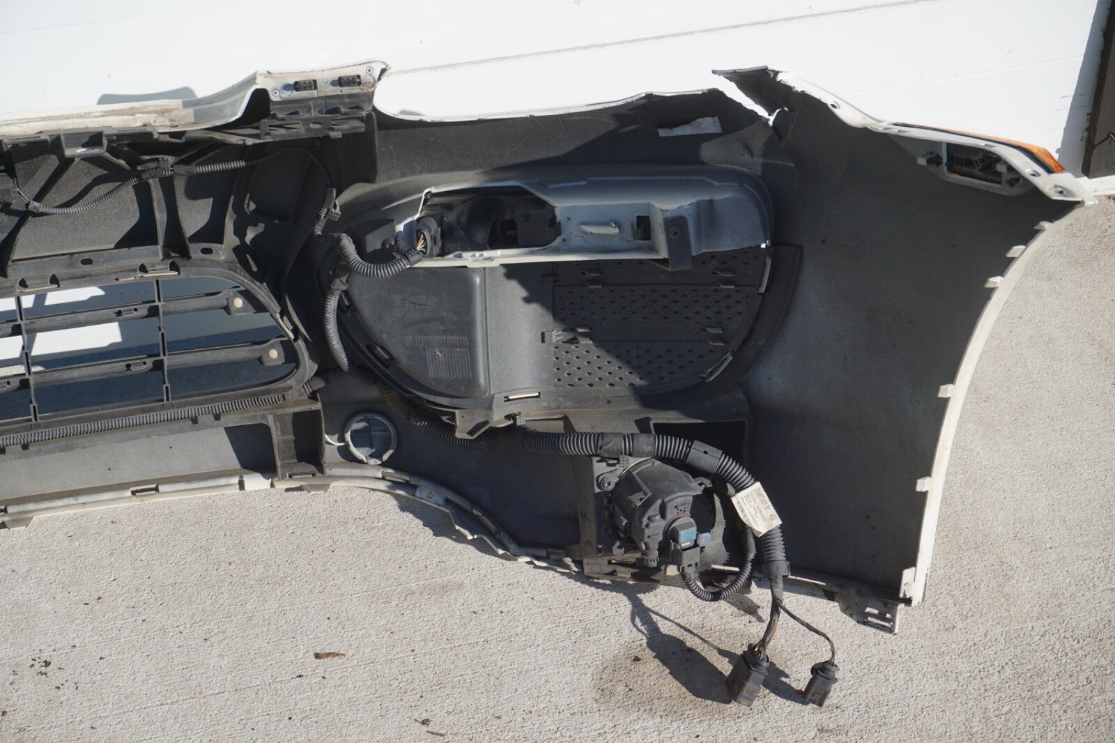 11-14 Porsche Cayenne 958 Front Bumper Cover 95850522131 HAS BAMAGE