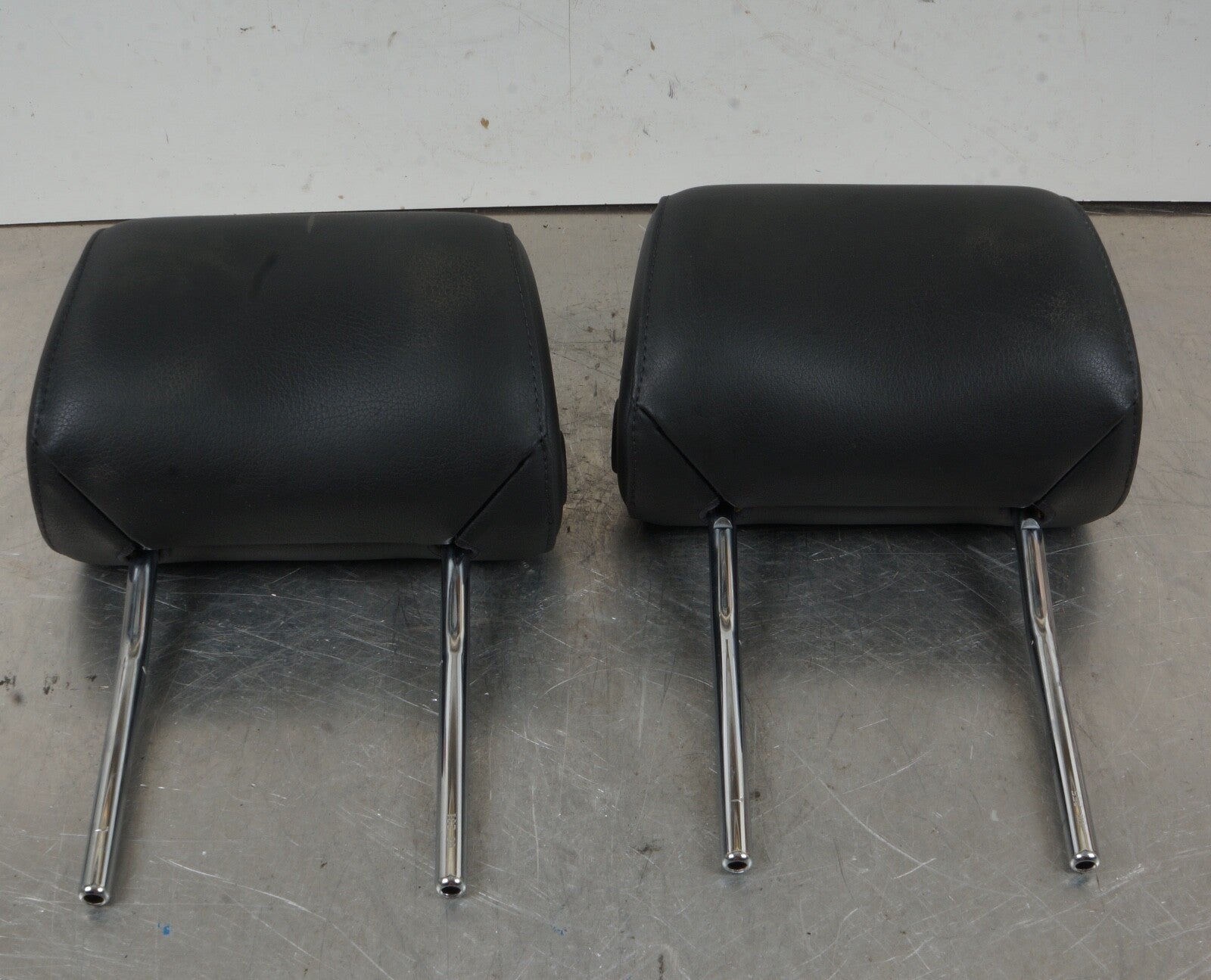 2005 - 2011 AUDI A6 FRONT DRIVER PASSENGER HEAD RESTS BLACK LEATHER