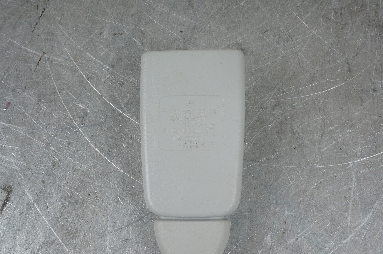 2013-2020 MERCEDES SL CLASS R231 - FRONT RIGHT SEAT BELT BUCKLE GRAY OEM