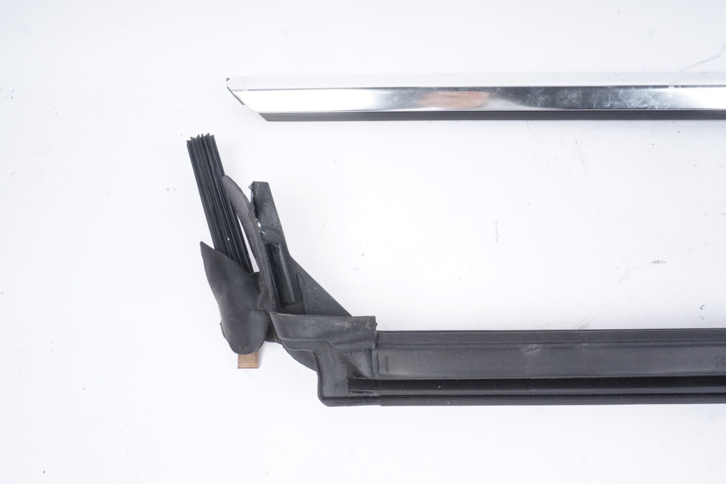 10-13 MERCEDES-BENZ E350 E550 COUPE FRONT RIGHT PASSENGER DOOR CHROME MOLDING
