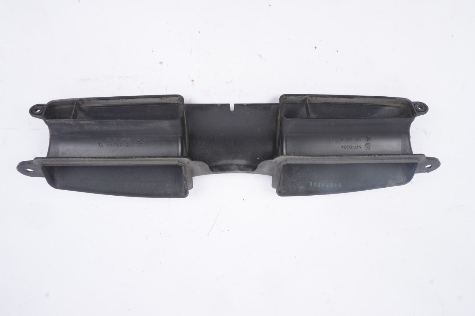 08-13 BMW E90 E92 E93 M3 OEM Engine Front Inlet Intake Suction Tube Air Duct
