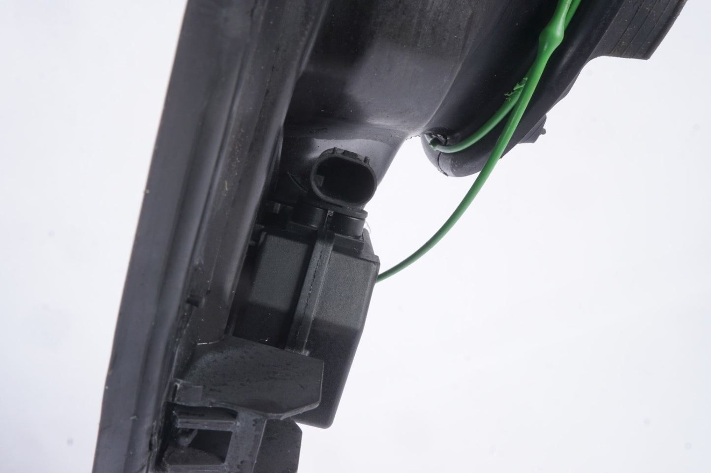2014-2018 BMW 640I XDRIVE - GAS / FUEL Filler DOOR Bracket 7228213