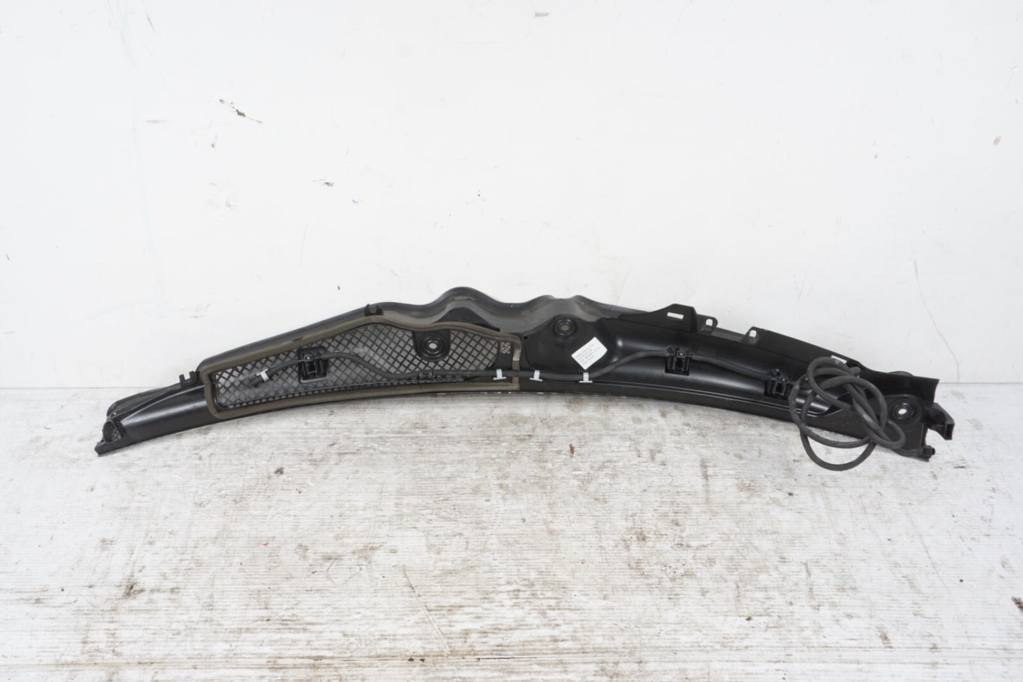 2011-2016 MERCEDES E350 E400 COUPE  FRONT WINDSHIELD WIPER COWL PANEL 2078300713