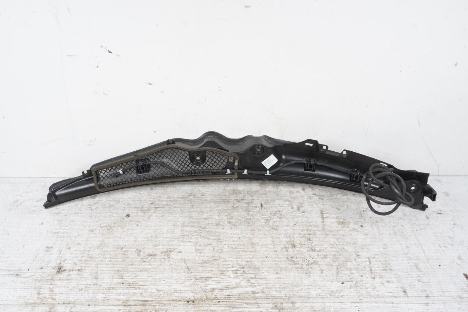 2011-2016 MERCEDES E350 E400 COUPE  FRONT WINDSHIELD WIPER COWL PANEL 2078300713