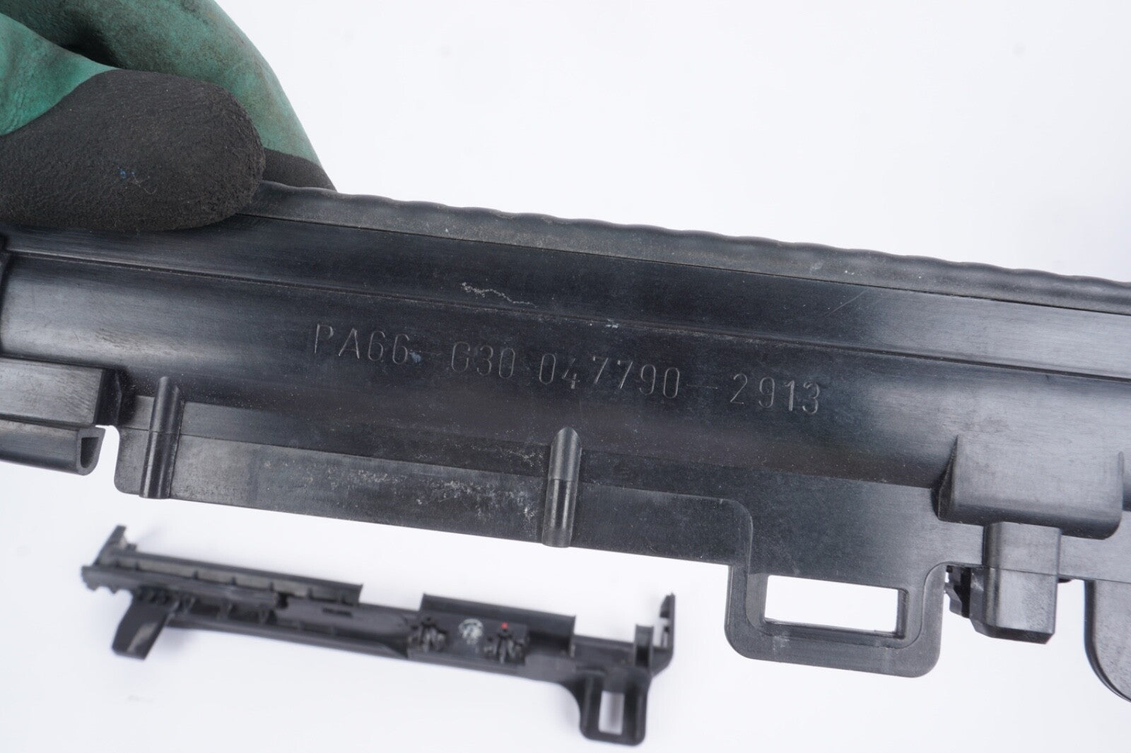 08-14 Mercedes W204 C-class RADIATOR SUPPORT BRACKET LEFT & RIGHT PAIR SET OEM